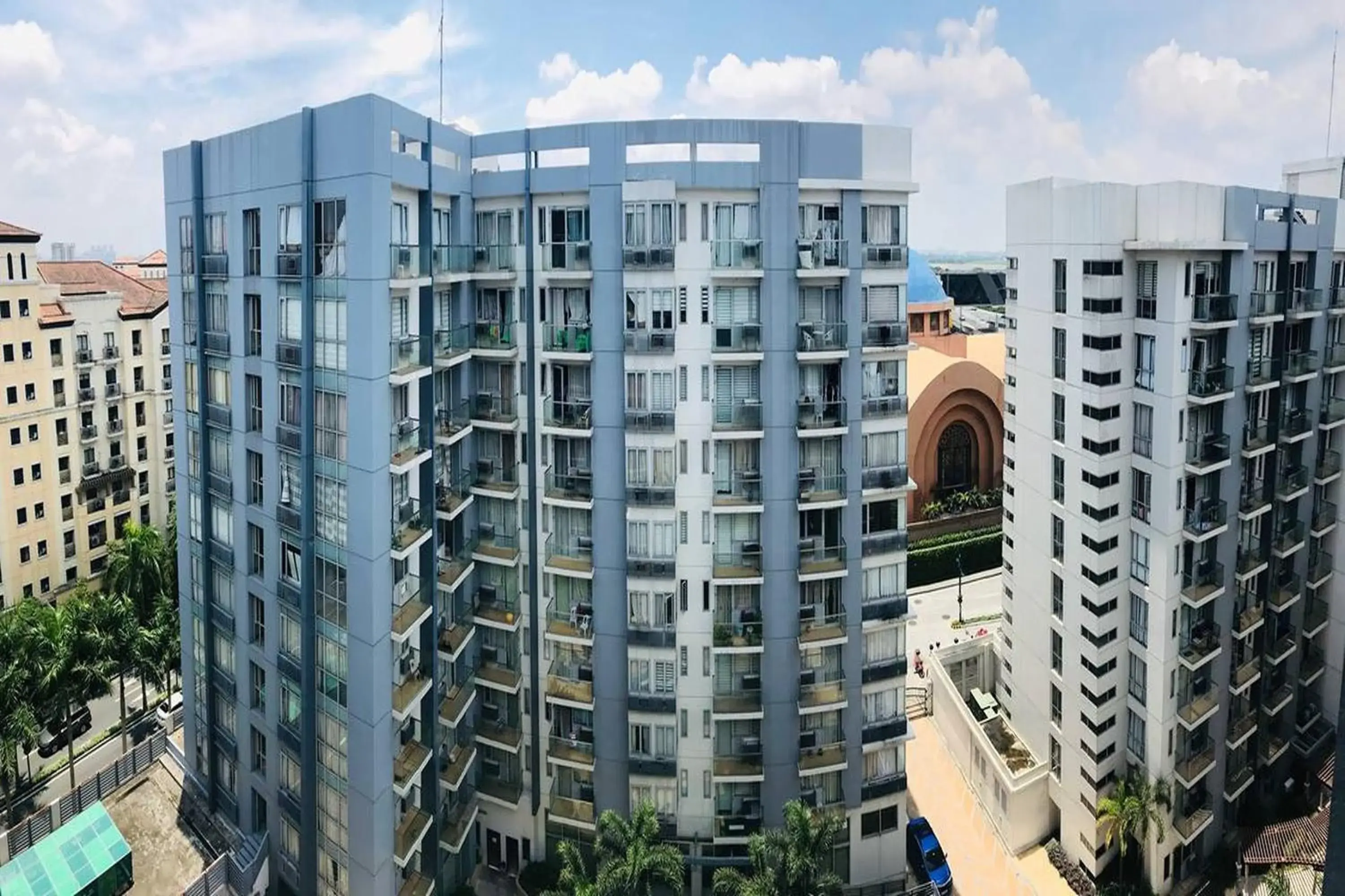 Property building in Del's Condotel across NAIA Terminal 3 Property building in Del's Condotel across NAIA Terminal 3