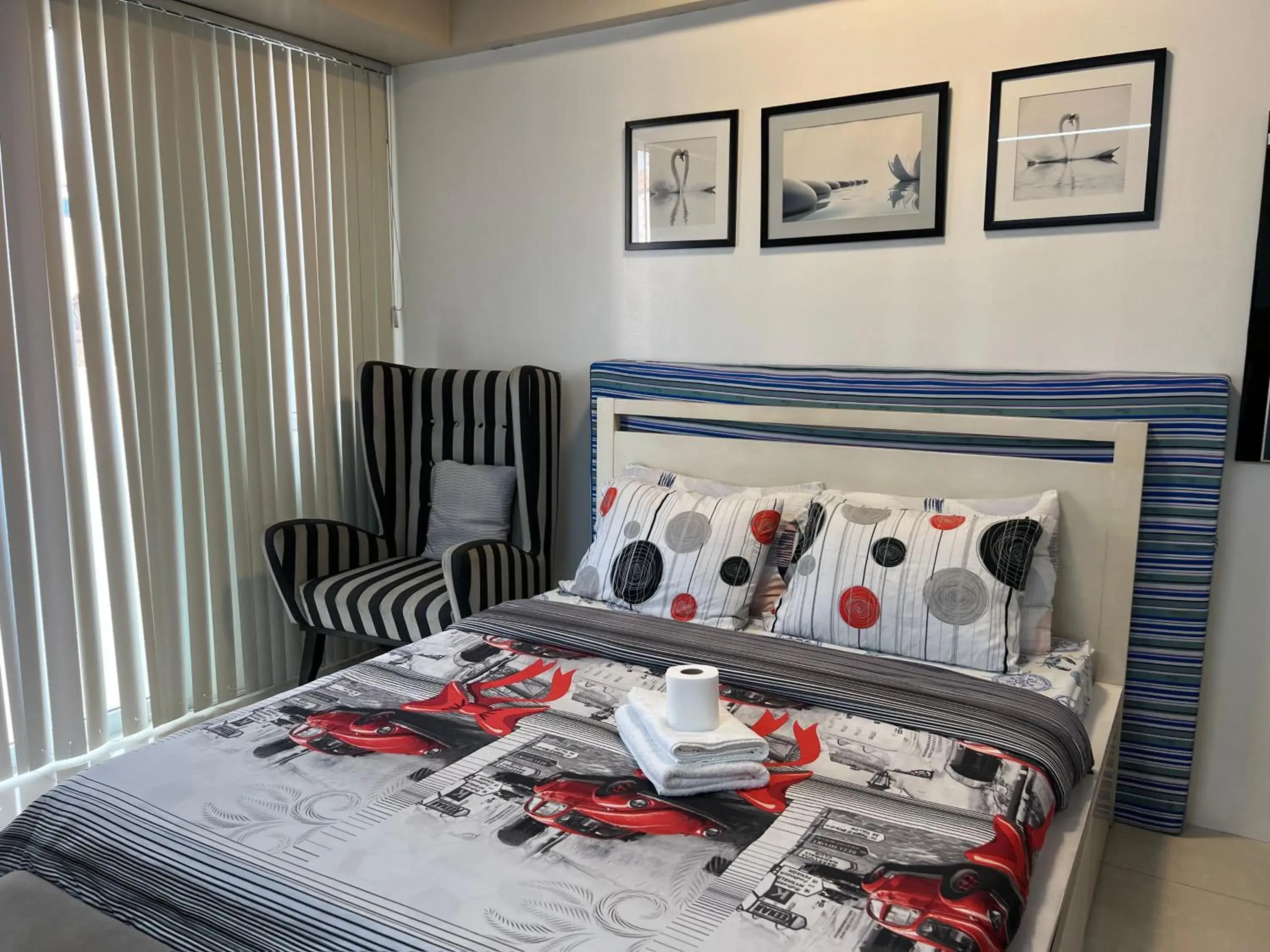 Bed in Del's Condotel across NAIA Terminal 3 Bed in Del's Condotel across NAIA Terminal 3