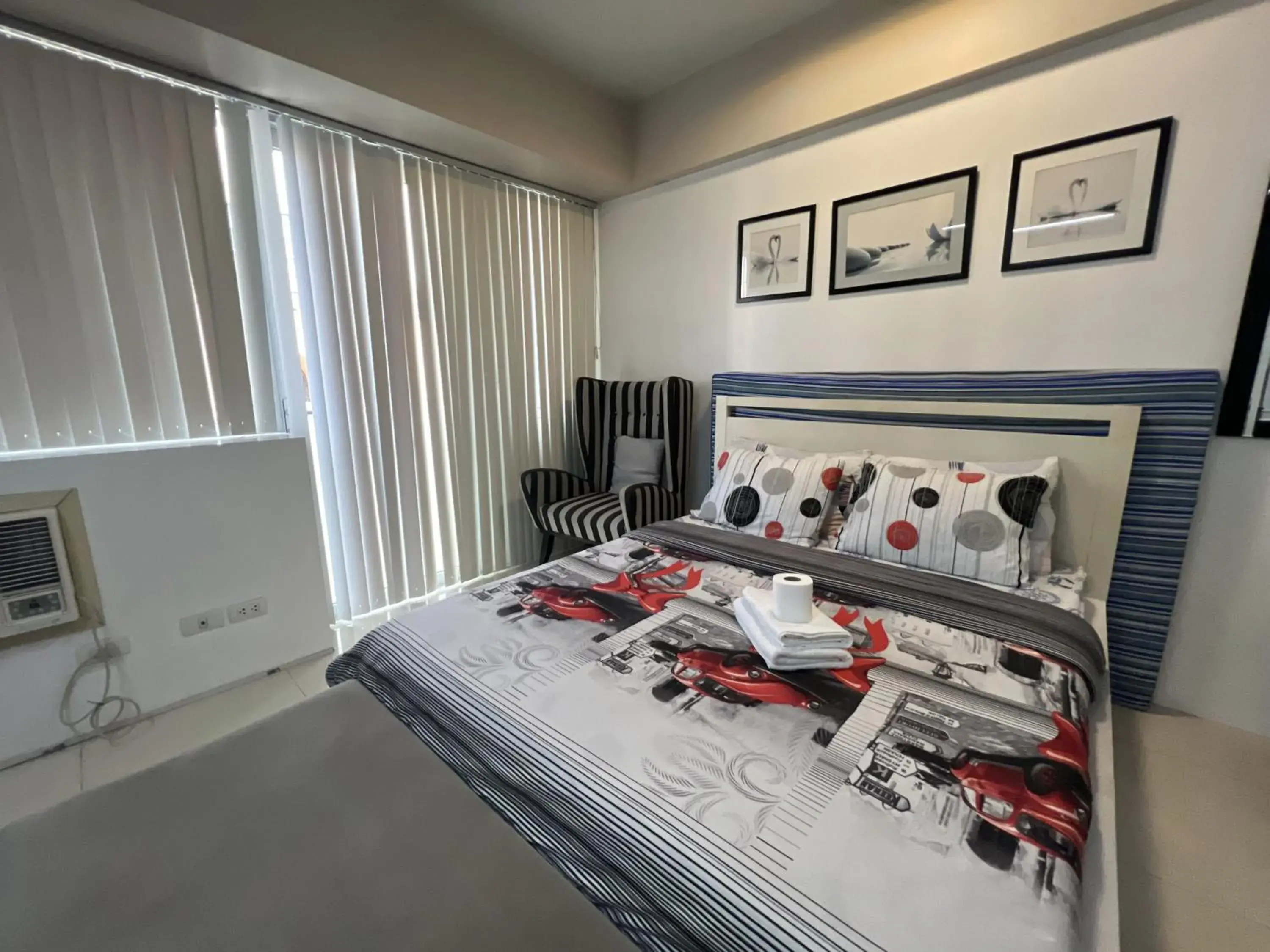 Bed in Del's Condotel across NAIA Terminal 3 Bed in Del's Condotel across NAIA Terminal 3