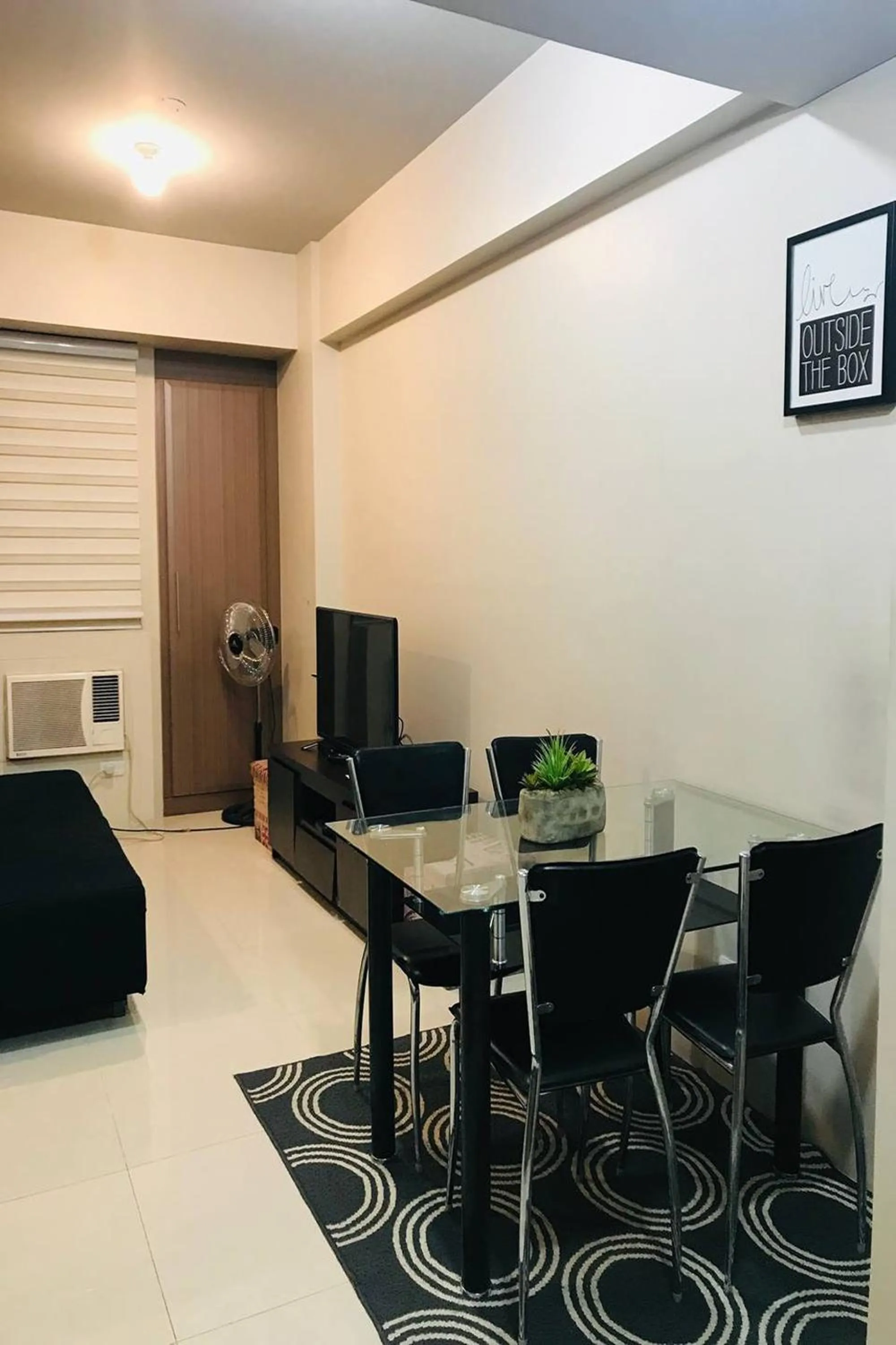 Dining area in Del's Condotel across NAIA Terminal 3