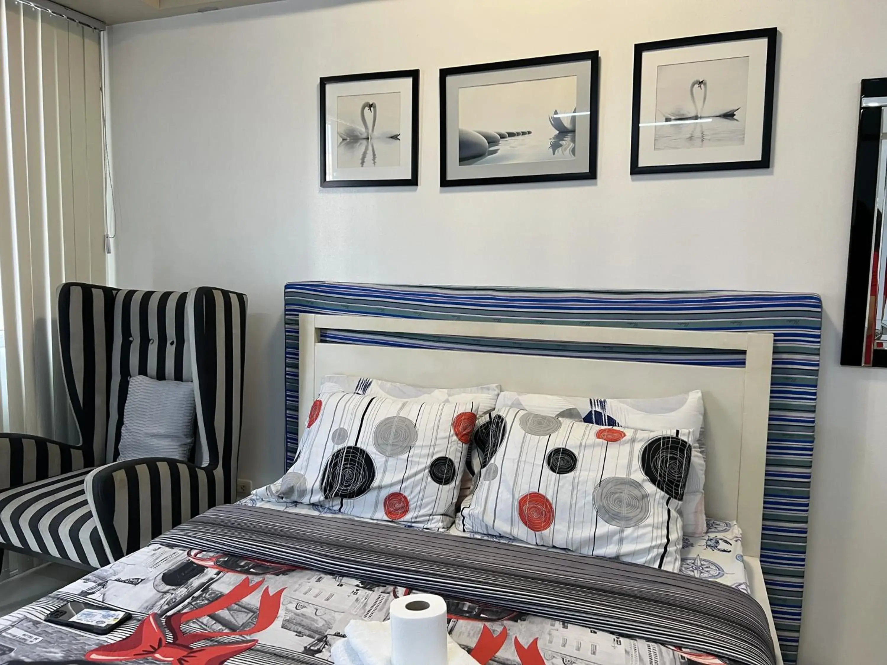 Bed in Del's Condotel across NAIA Terminal 3 Bed in Del's Condotel across NAIA Terminal 3