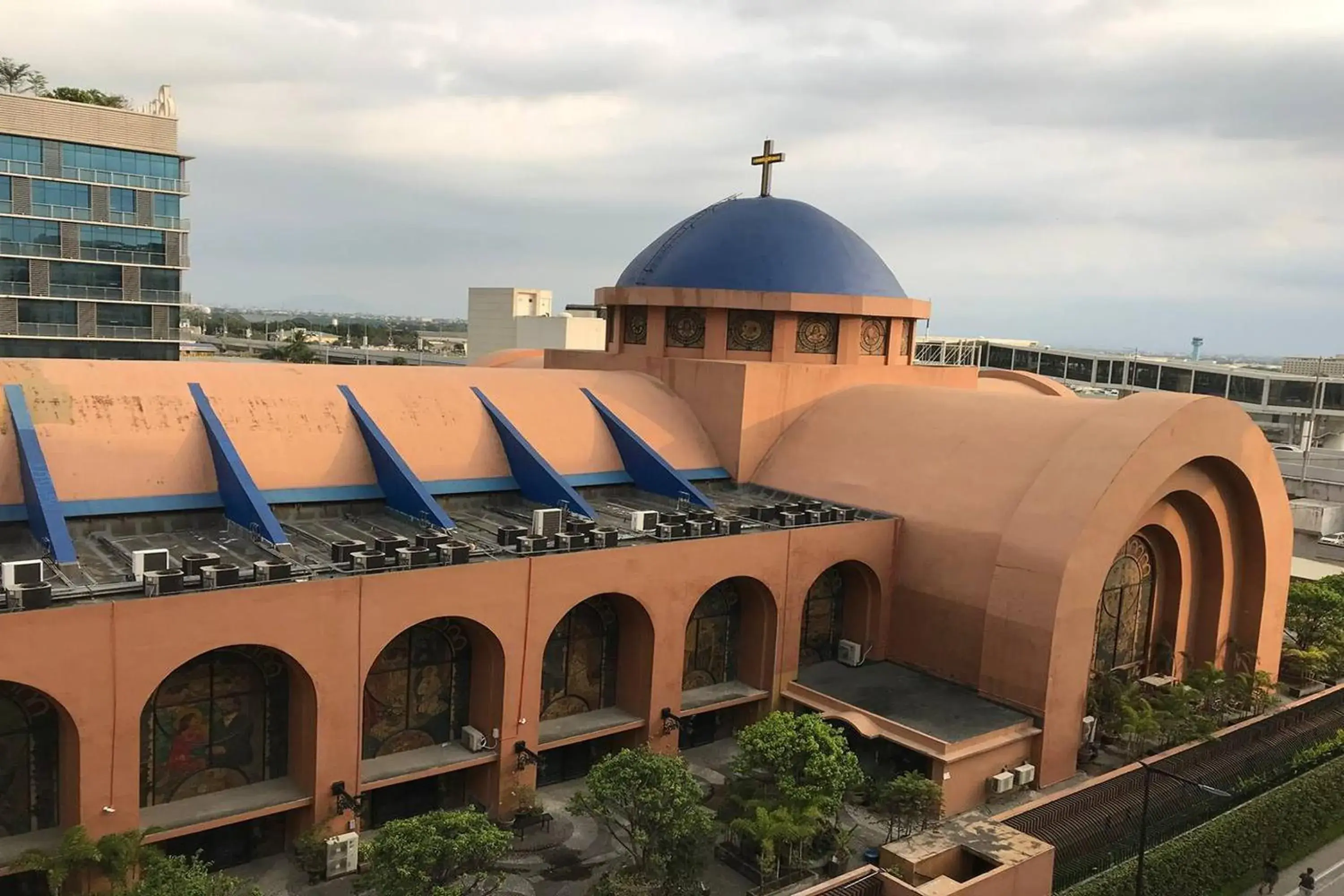 Property building in Del's Condotel across NAIA Terminal 3 Property building in Del's Condotel across NAIA Terminal 3