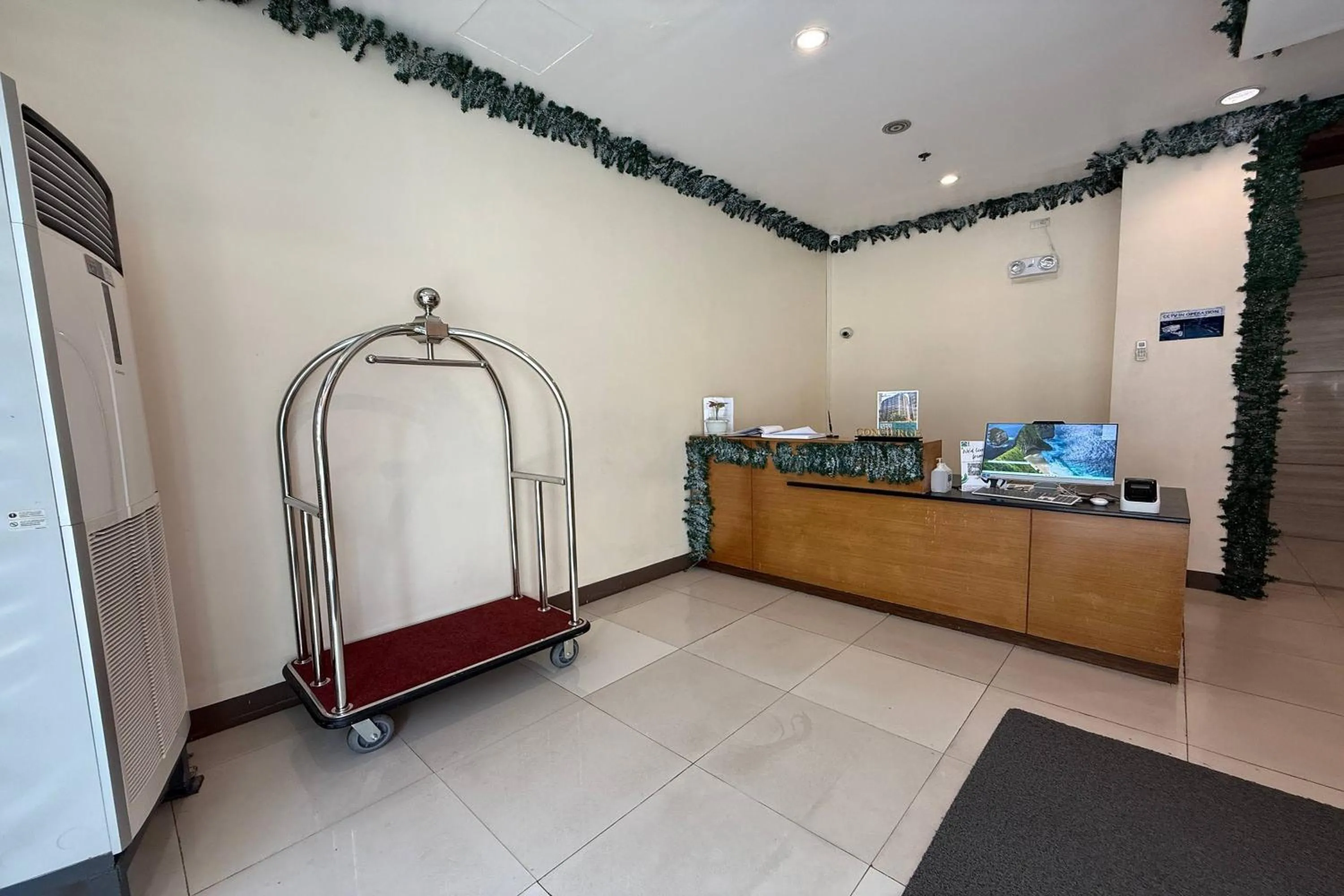 Lobby or reception in Del's Condotel across NAIA Terminal 3