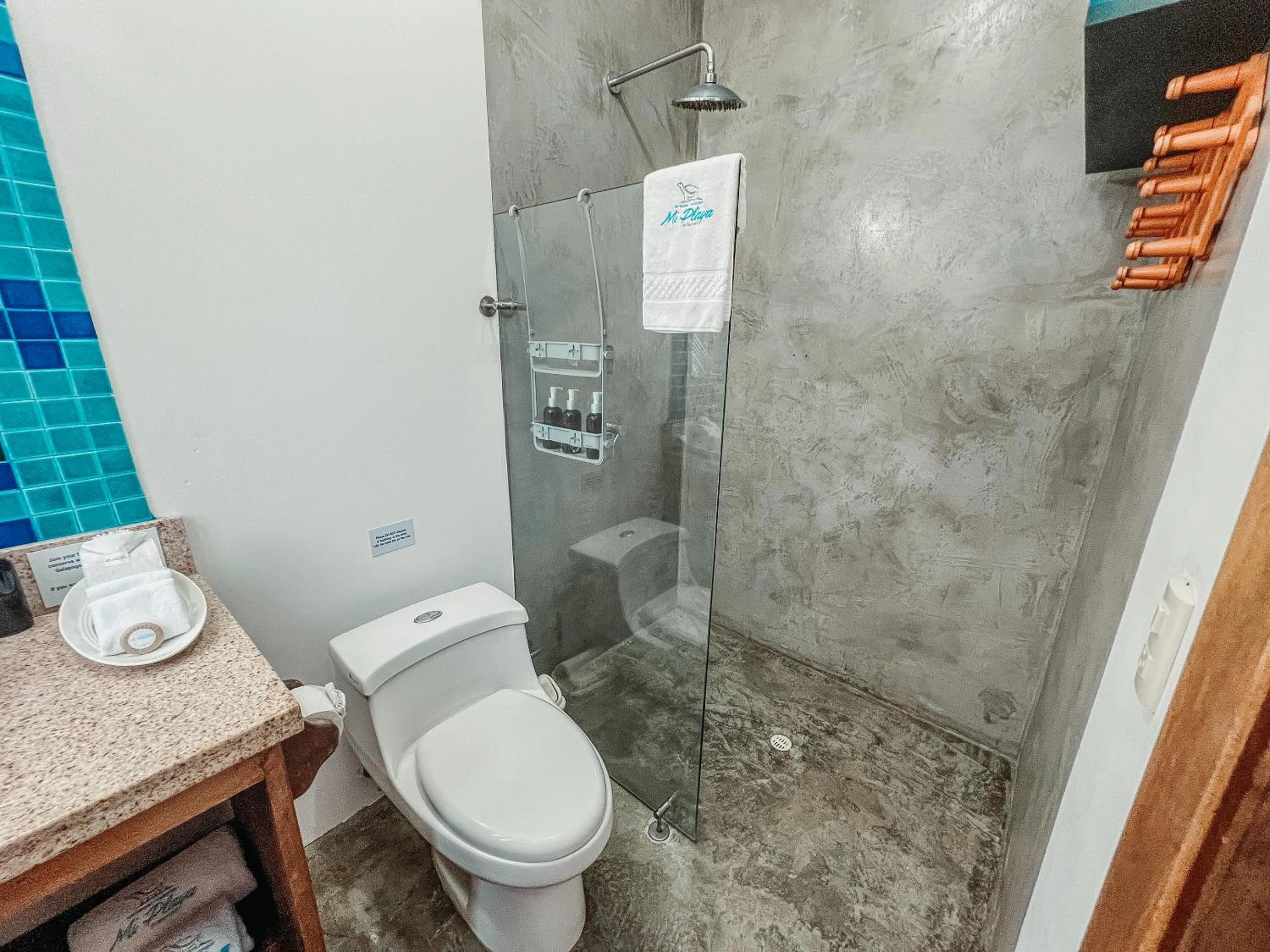 Shower in Mi Playa Galapagos Beachfront Apartments