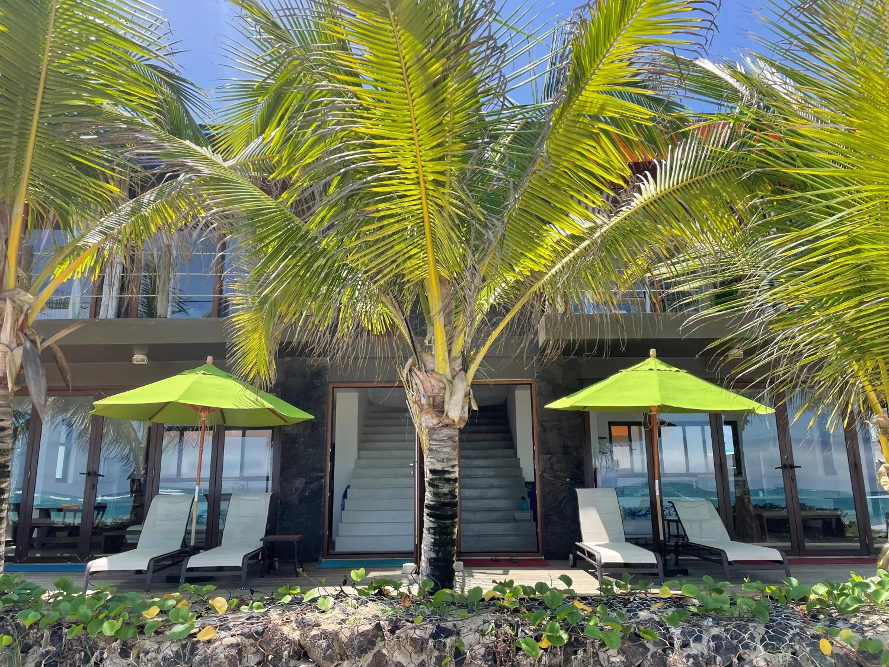 Property building in Mi Playa Galapagos Beachfront Apartments