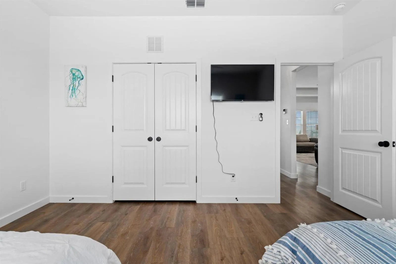 Property building, Bed in Lucky13