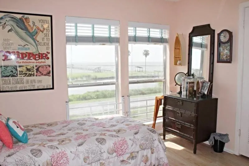 Property building, Bed in Golden Gull