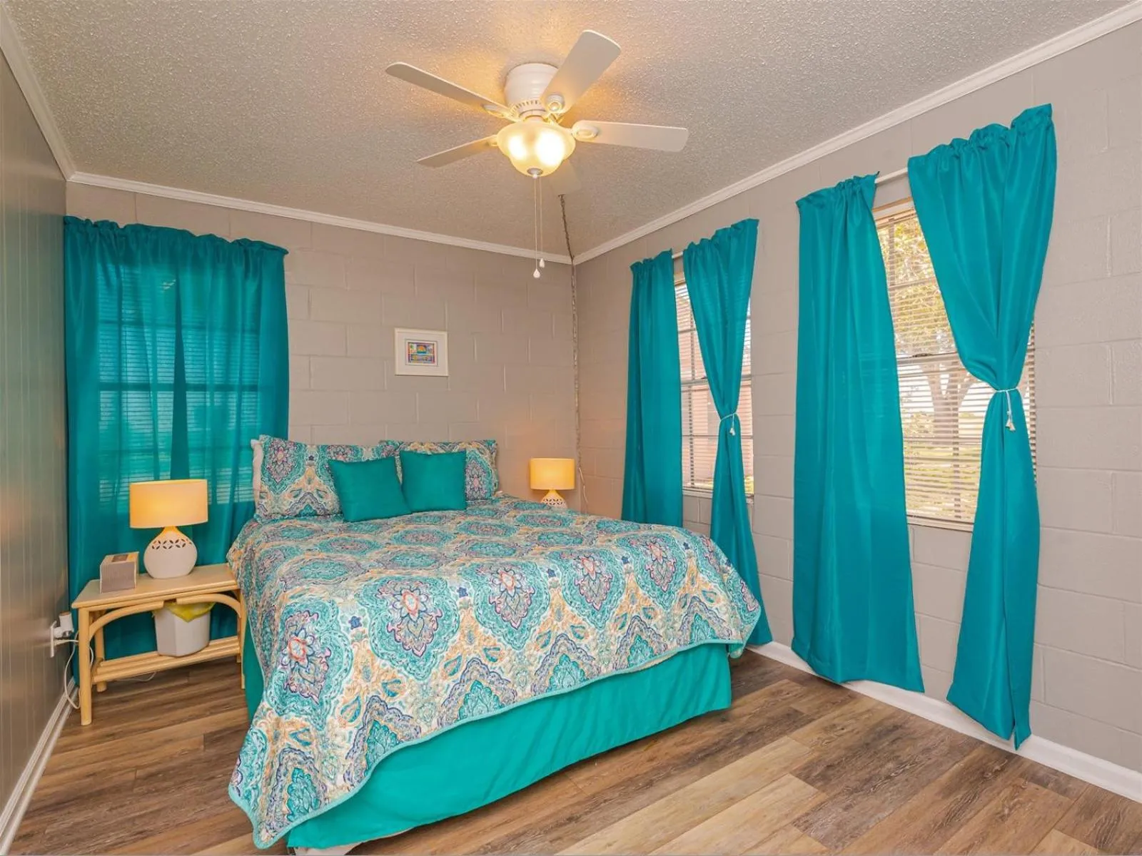 Property building, Bed in Sea Gun Bayhome #128