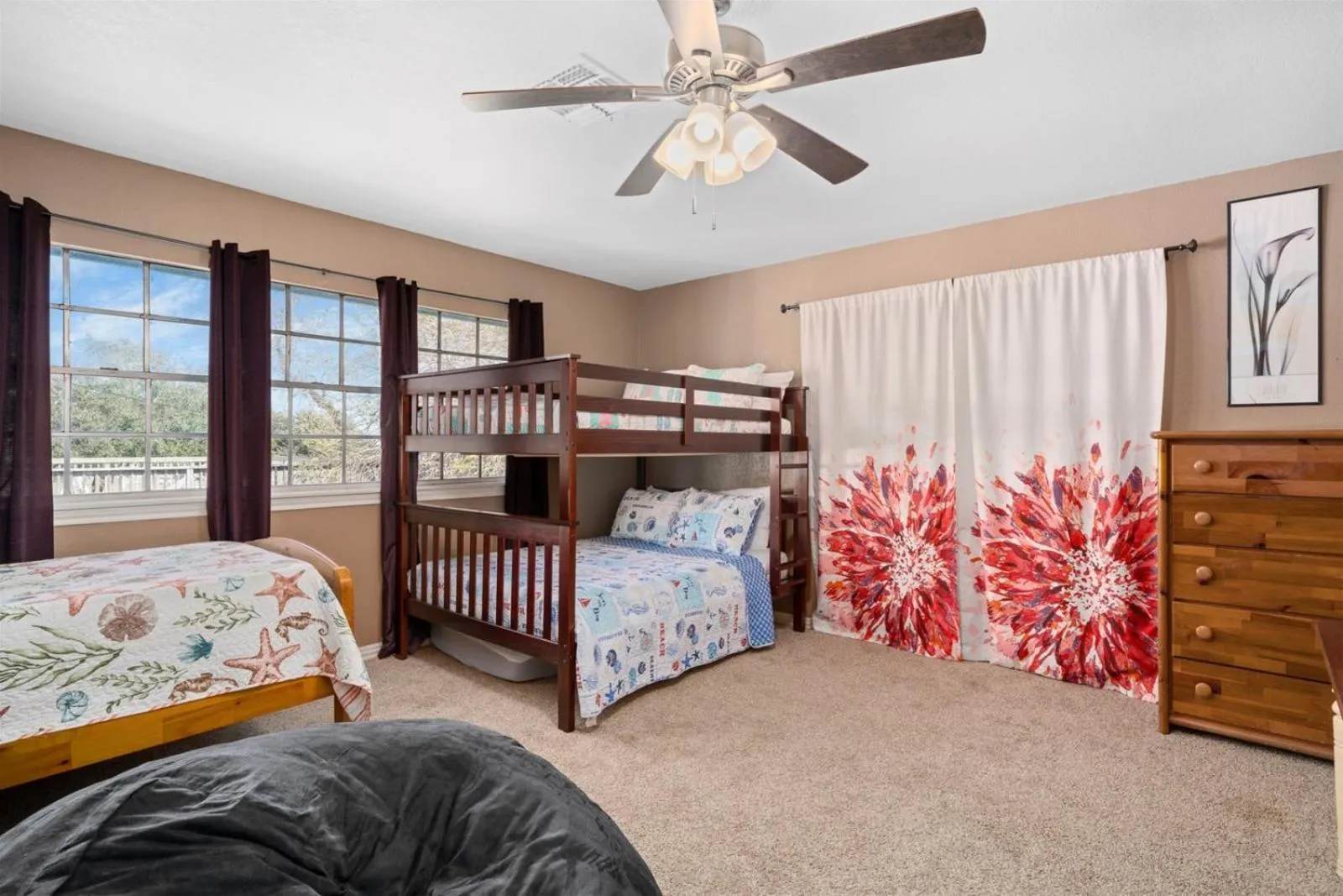 Property building, Bed in Texas Tiki