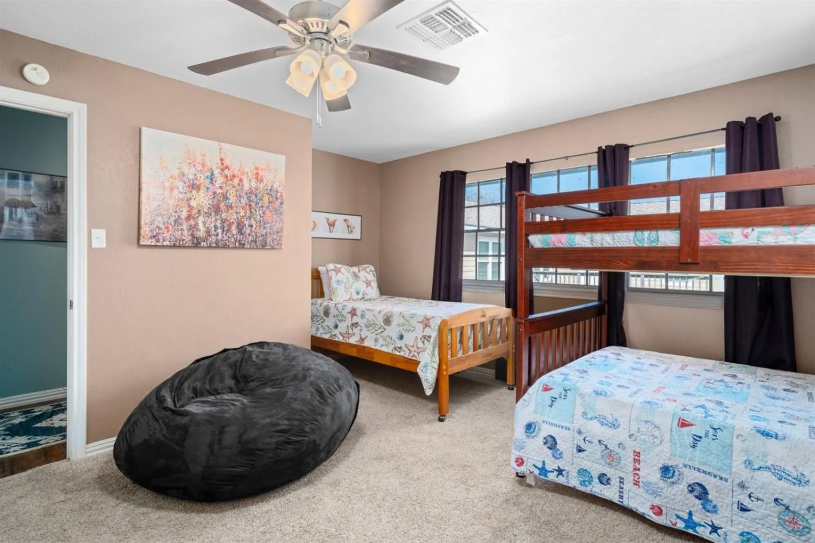 Property building, Bed in Texas Tiki