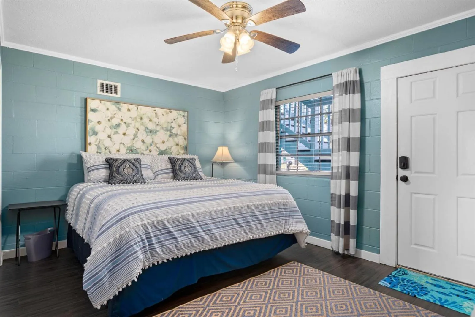 Property building, Bed in Texas Tiki