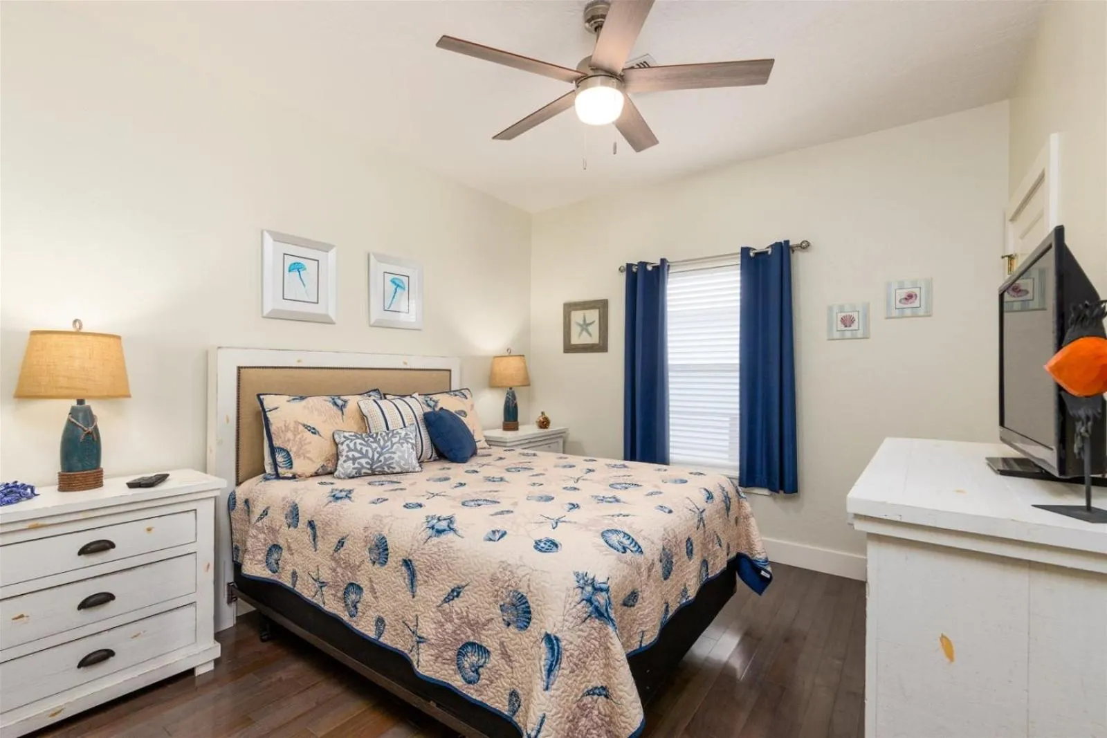 Property building, Bed in The Cats Meow