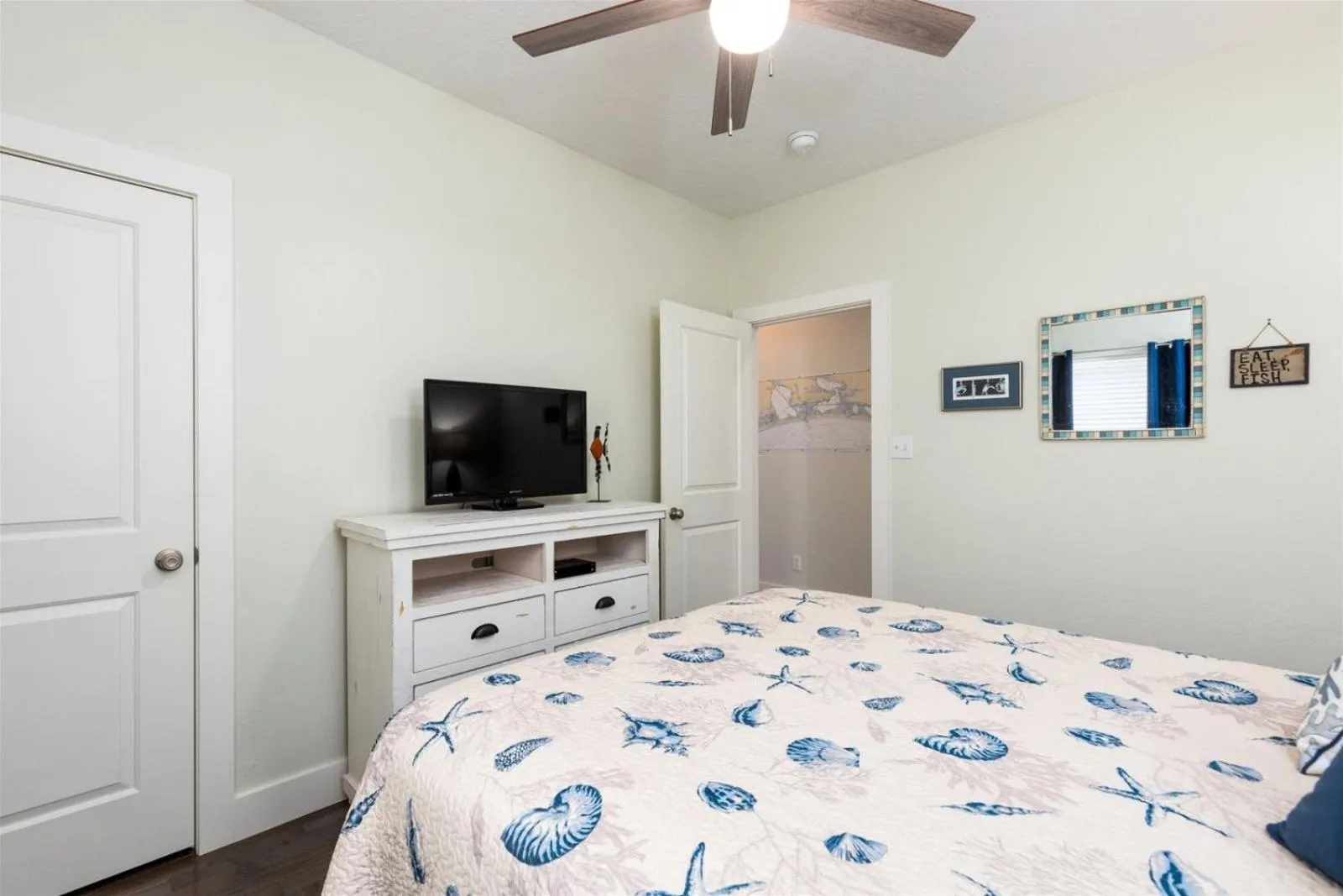 Property building, Bed in The Cats Meow