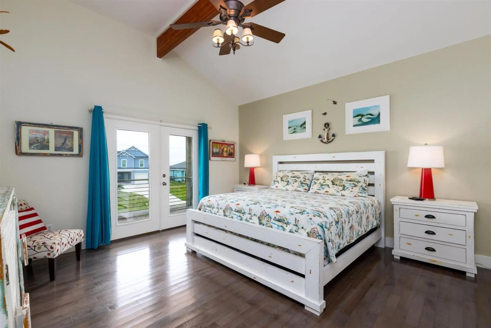 Property building, Bed in The Cats Meow