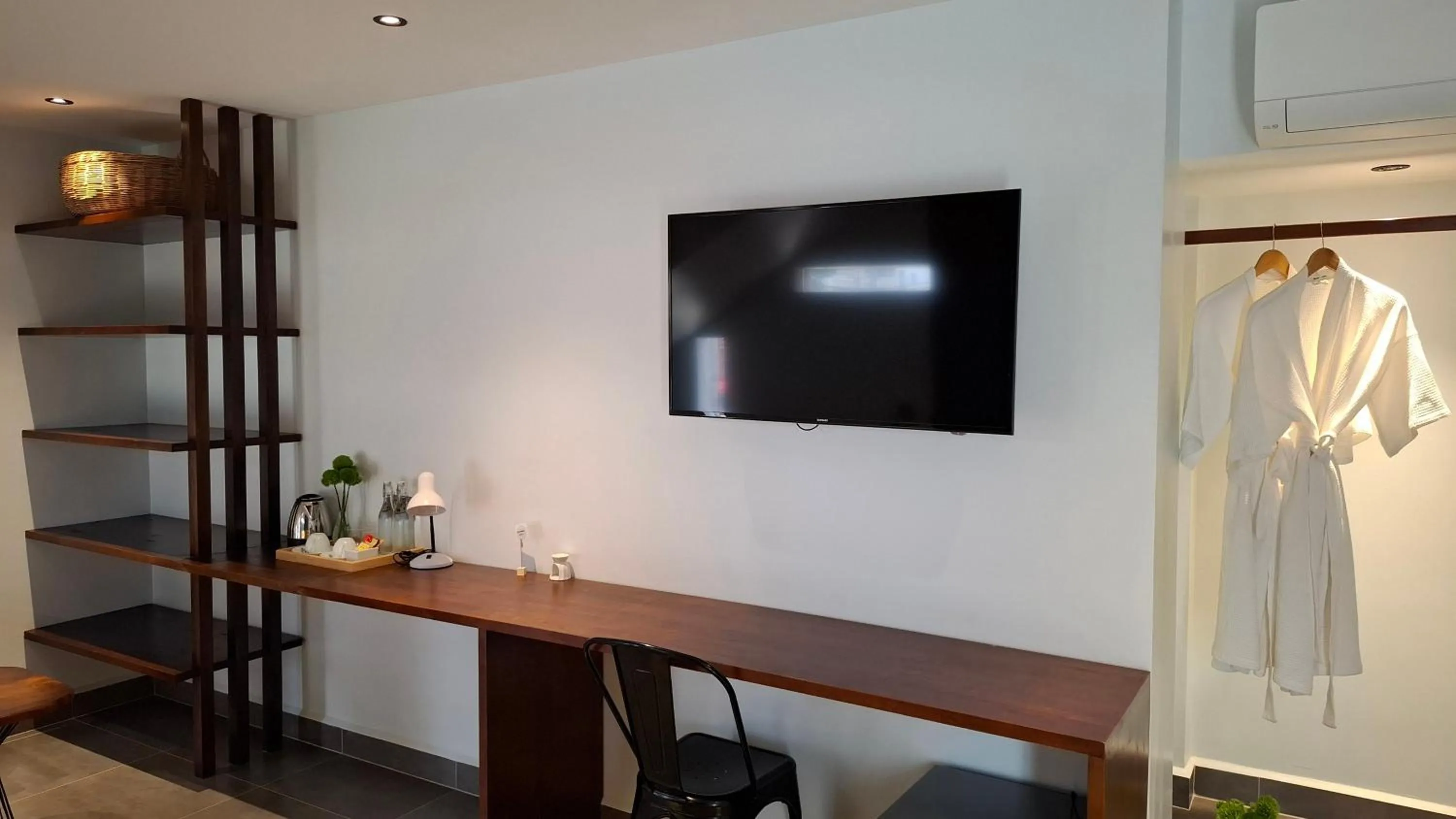 TV and multimedia in Sok Hotel And Coffee Siem Reap