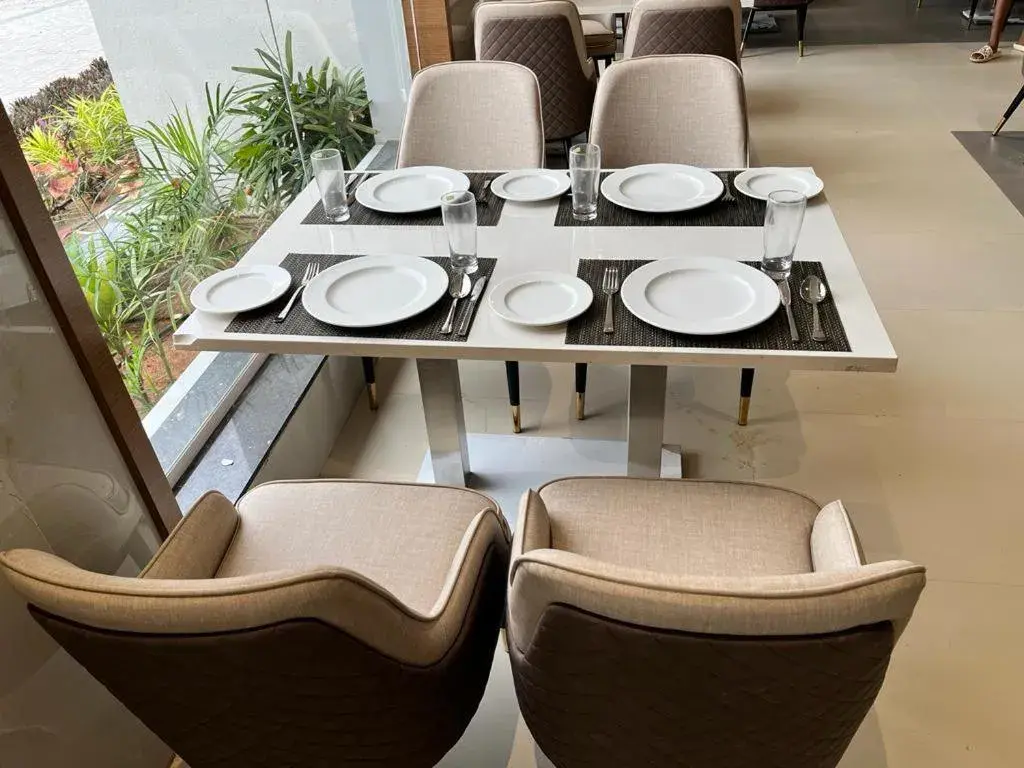 Restaurant/places to eat in Kyriad Prestige Ilkal Restaurant/places to eat in Kyriad Prestige Ilkal