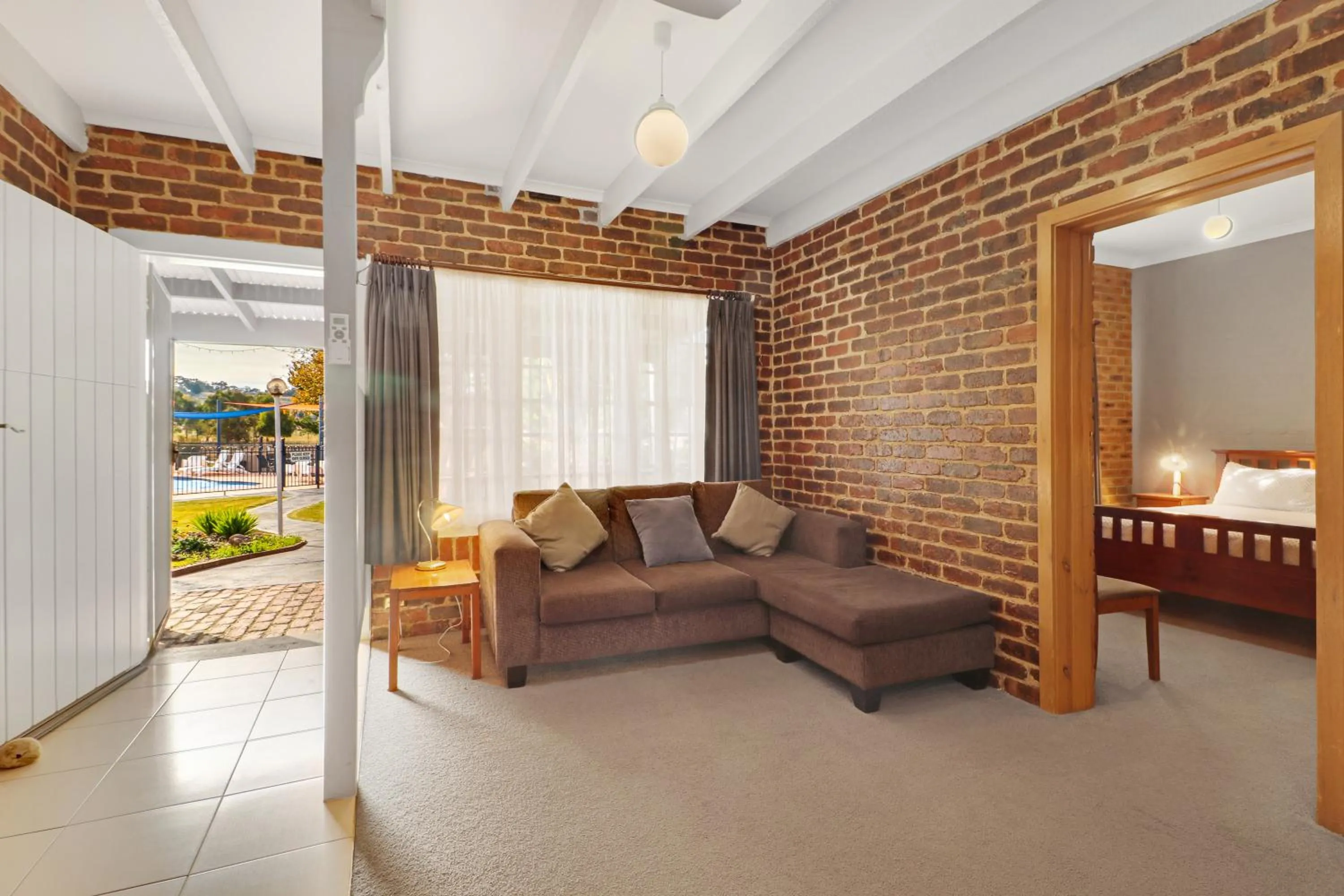 Seating area, Bed in Greenvale Holiday Units Mansfield