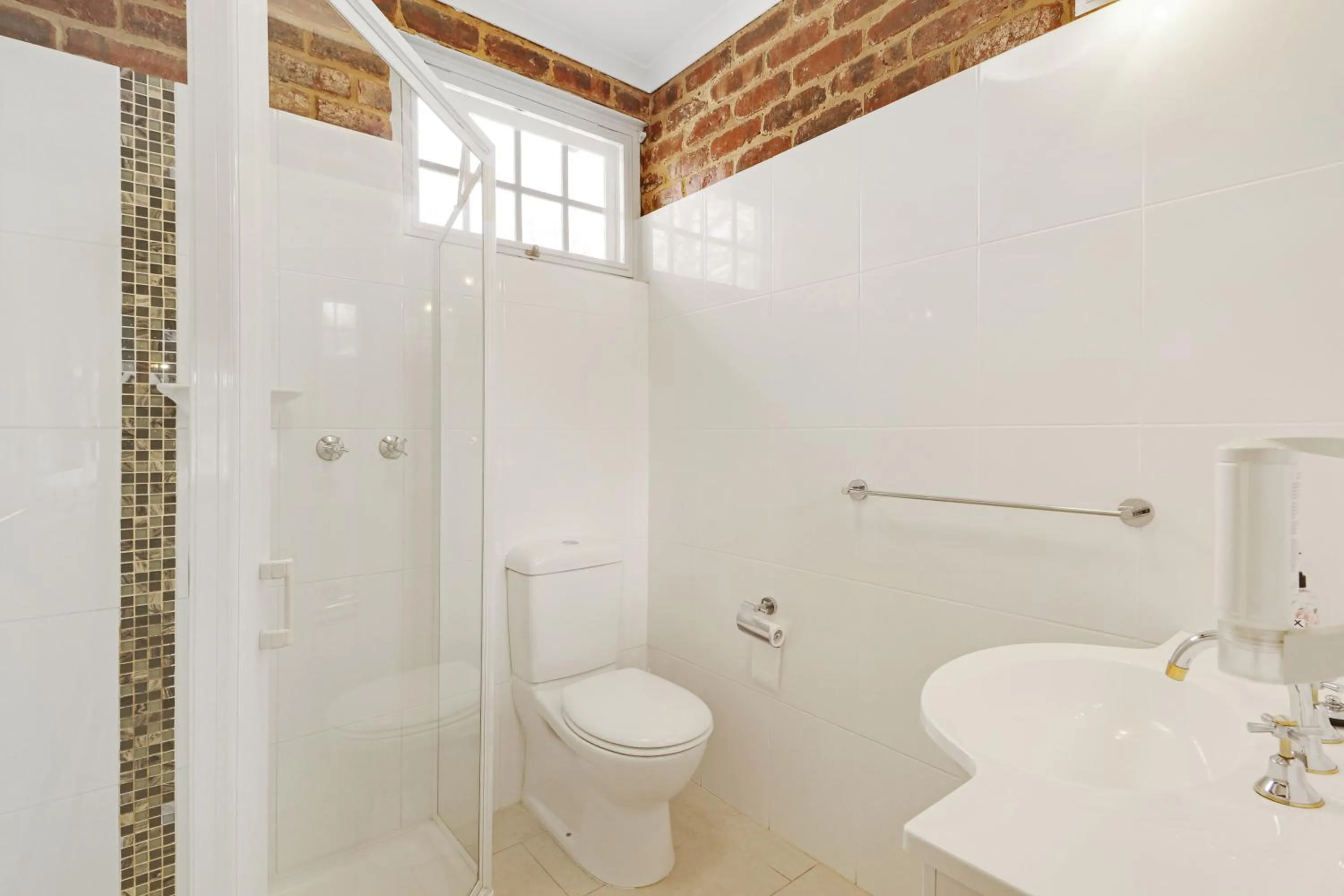 Shower in Greenvale Holiday Units Mansfield