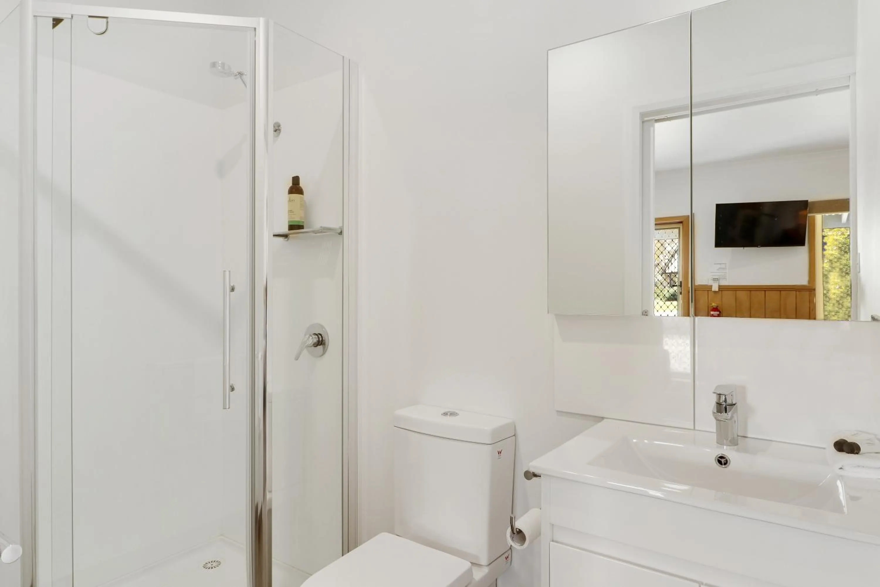 Shower in Greenvale Holiday Units Mansfield