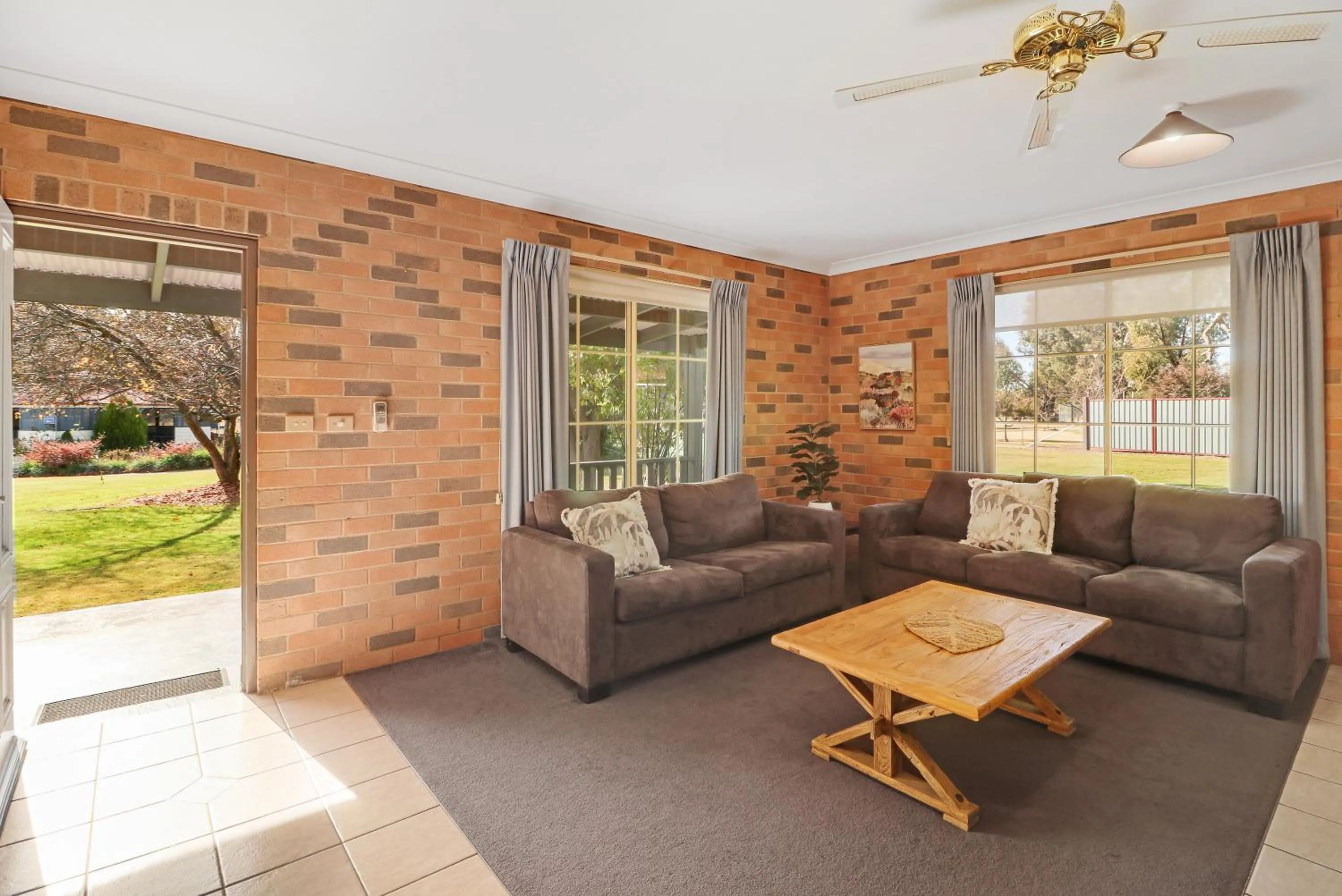 Living room in Greenvale Holiday Units Mansfield