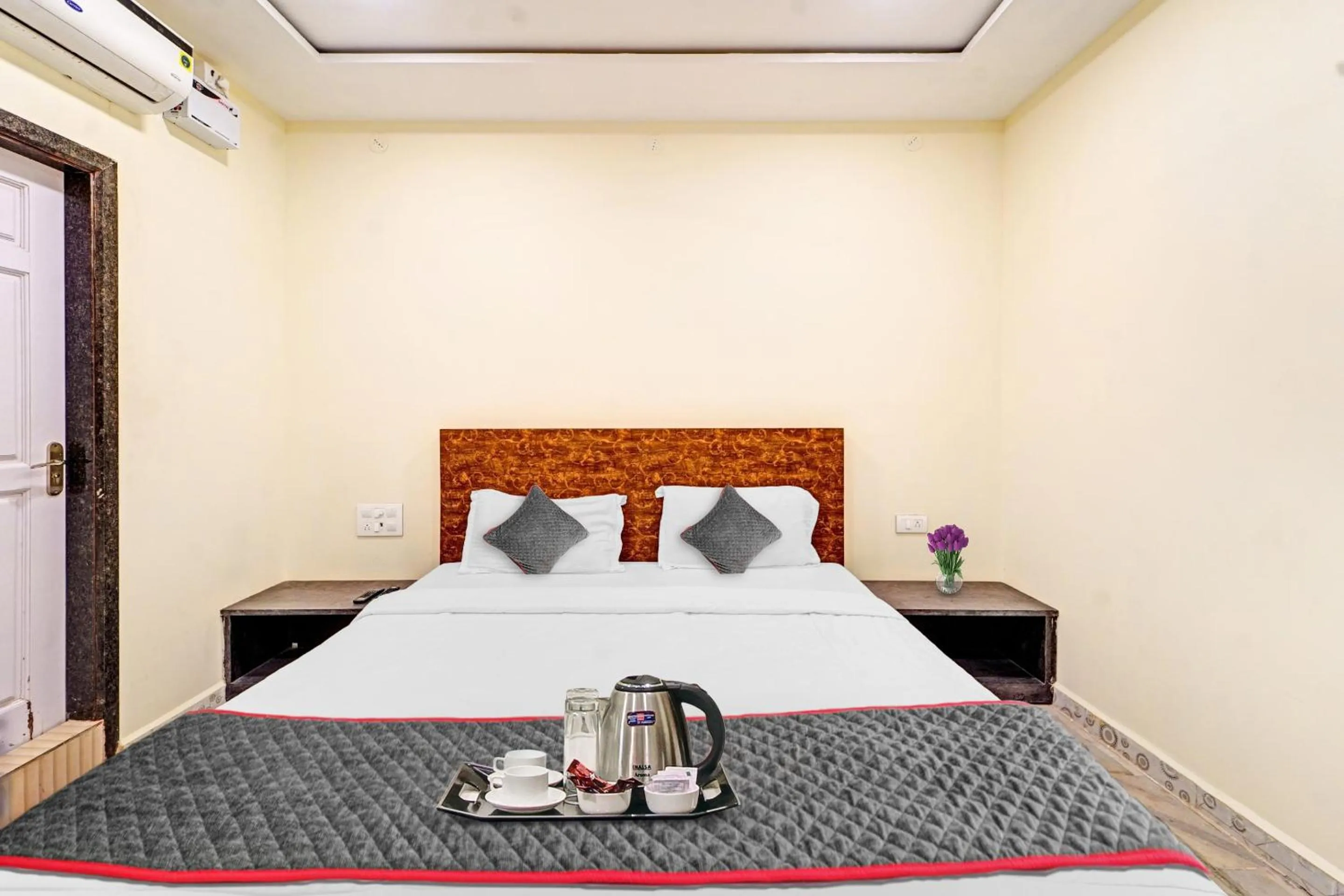 Bedroom, Bed in Collection O by OYO Yash Inn