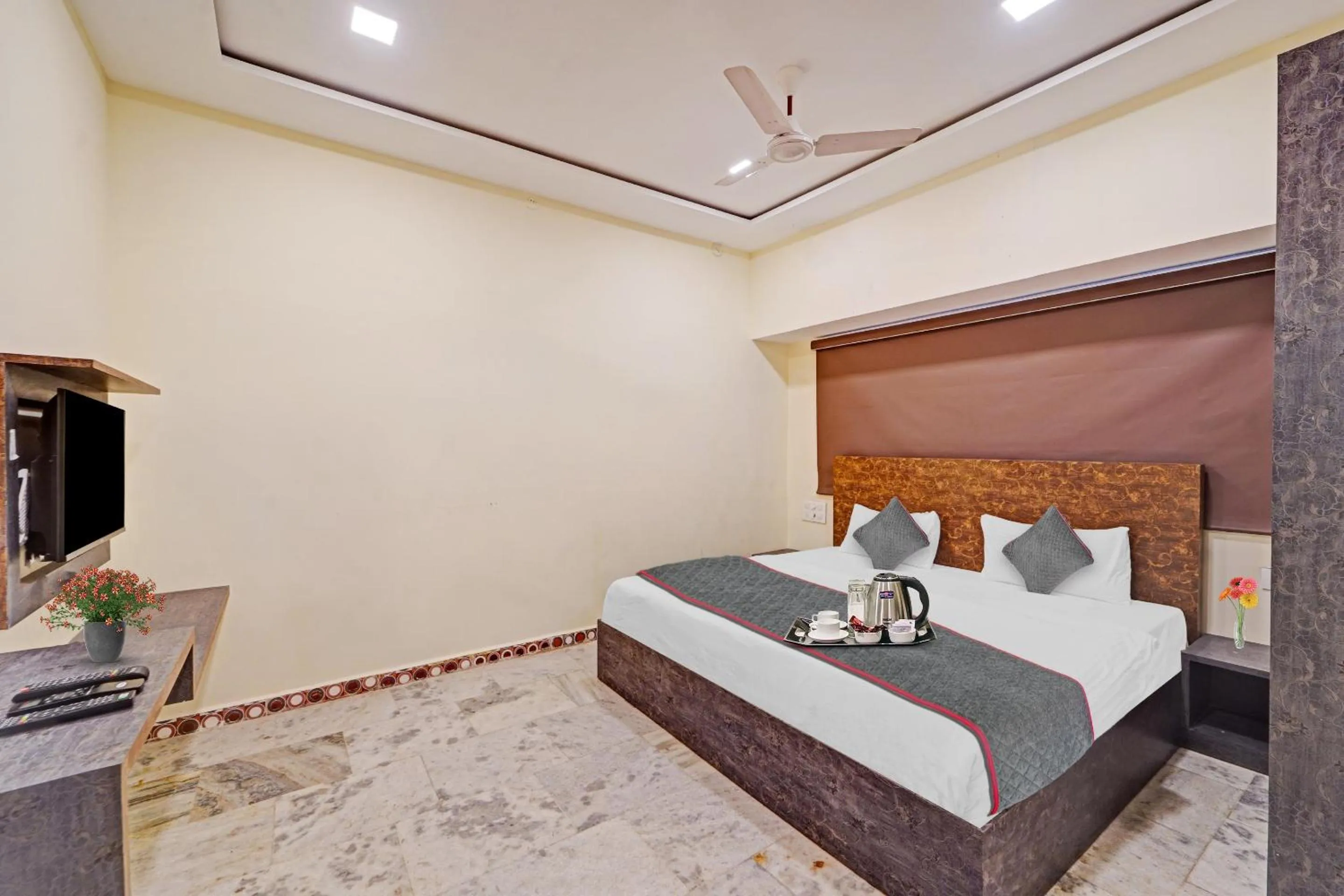 Bedroom, Bed in Collection O by OYO Yash Inn