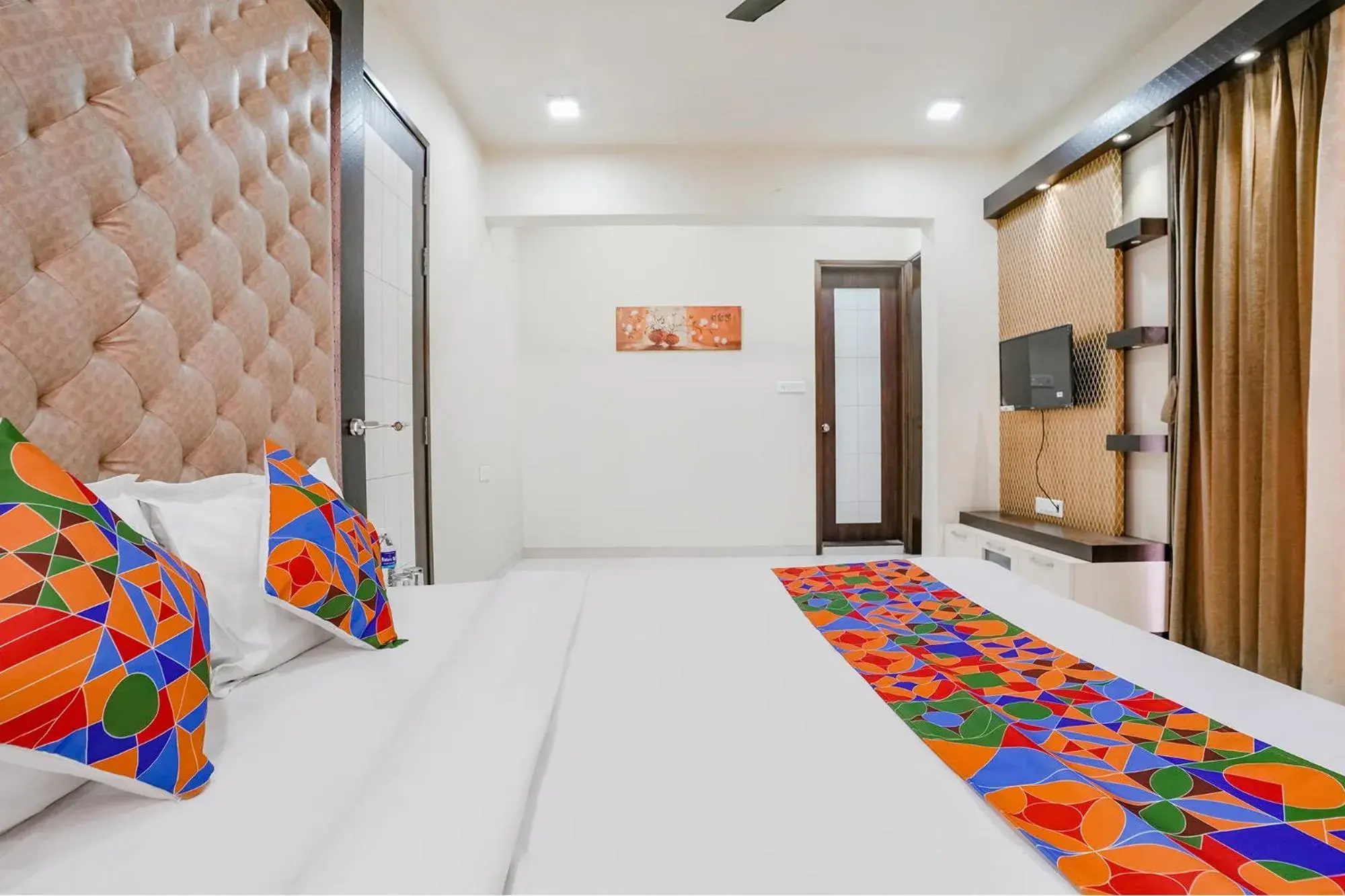 Communal lounge/ TV room, Bed in FabHotel Rudra Residency - Nr Medicover hospital Communal lounge/ TV room, Bed in FabHotel Rudra Residency - Nr Medicover hospital