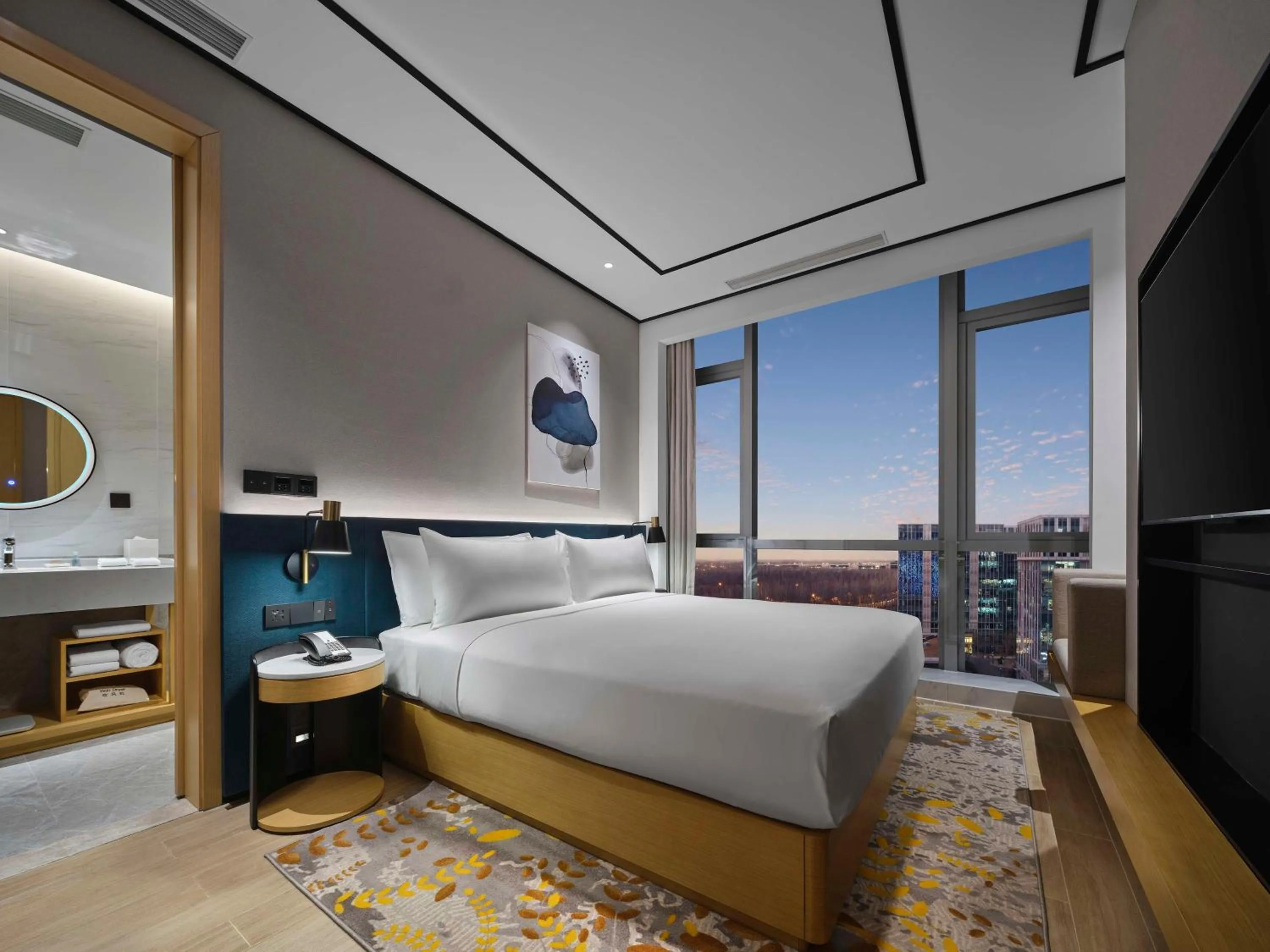 Bedroom, Bed in Hilton Garden Inn Beijing Haidian Daoxiang Lake