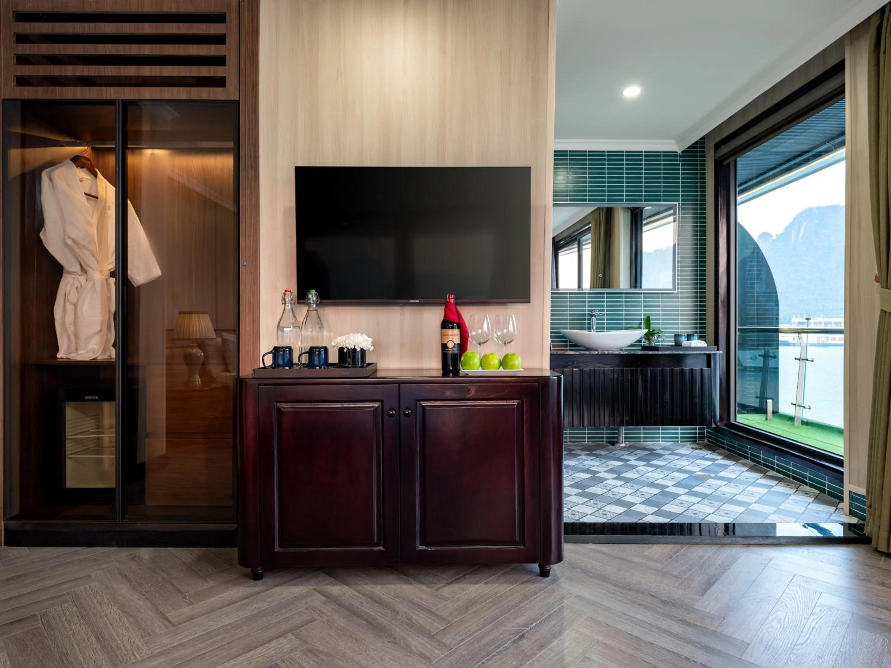 Bedroom in M'Gloria Cruise by HAG