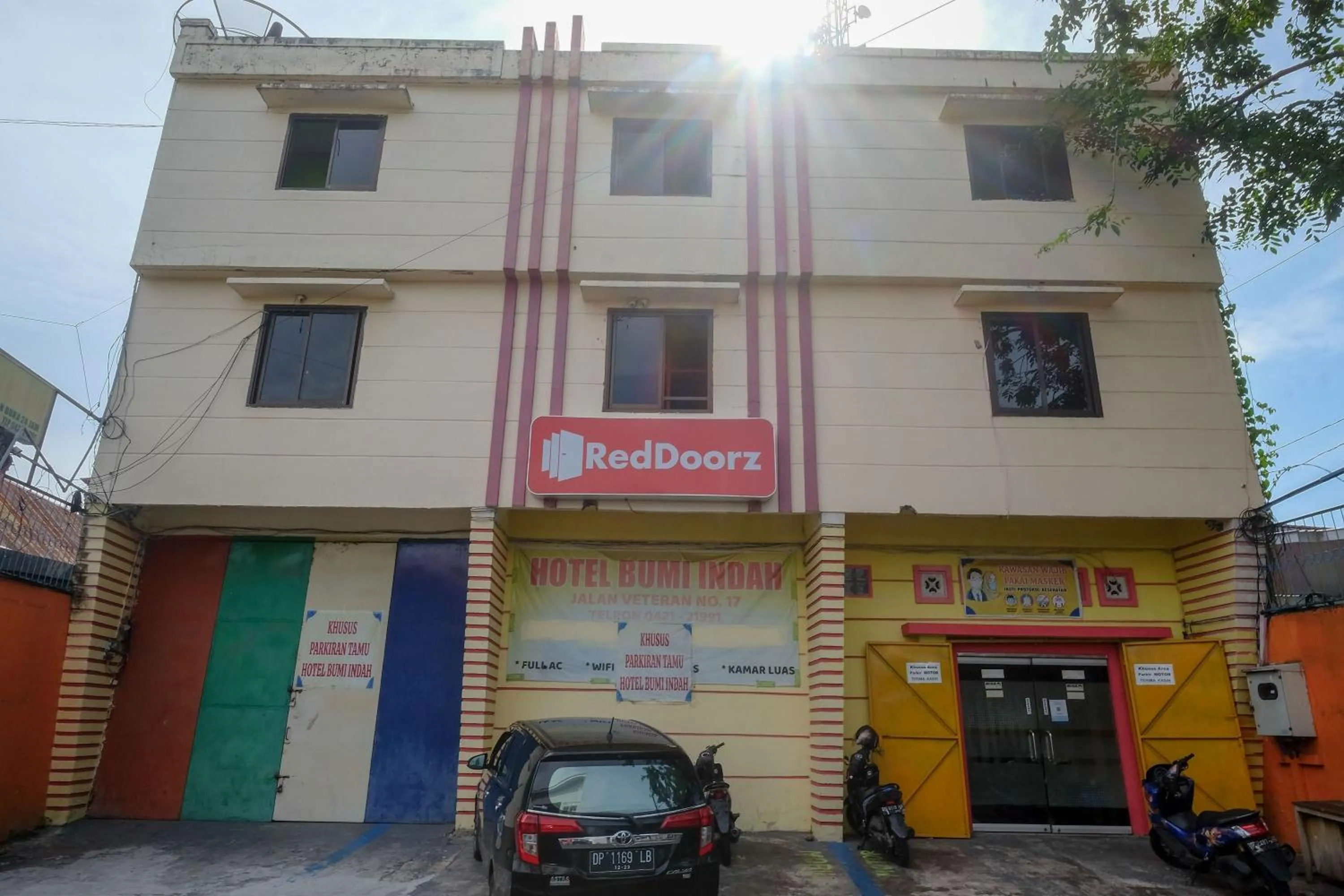 Property Building in RedDoorz near Pelabuhan Nusantara Parepare