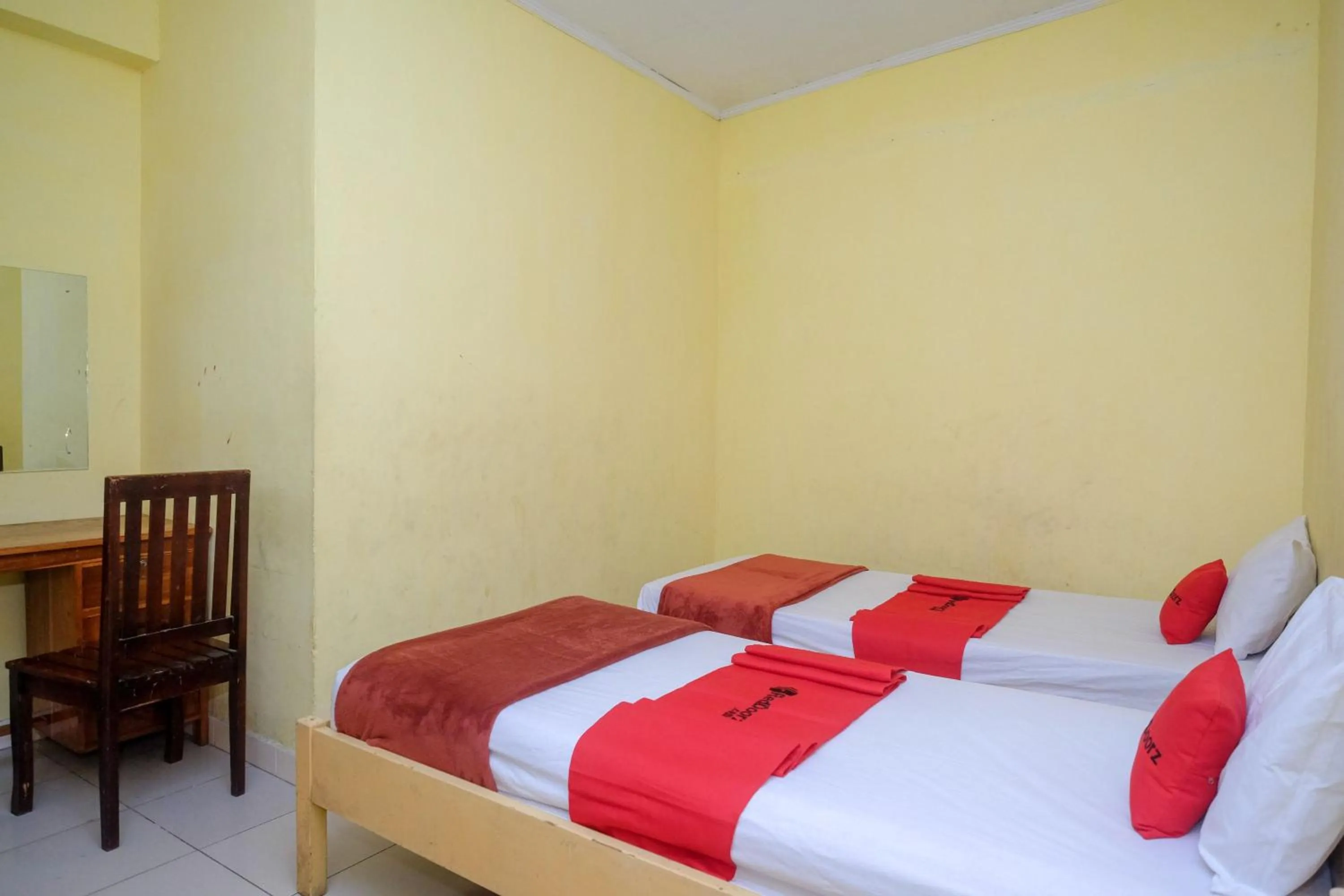 Bedroom in RedDoorz near Pelabuhan Nusantara Parepare