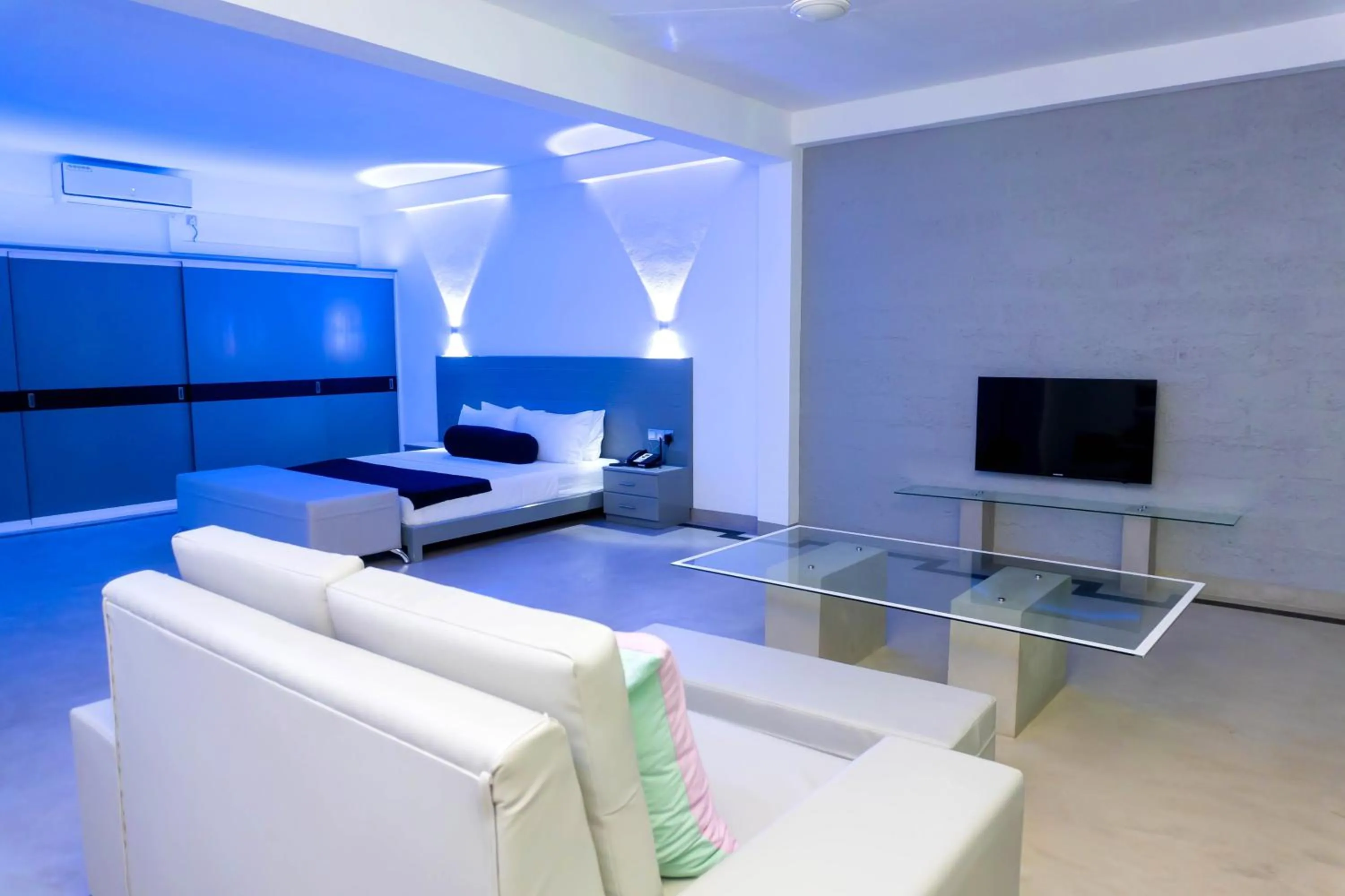 Photo of the whole room, Bed in Josan Villa with a Glorious Beach and Sea View