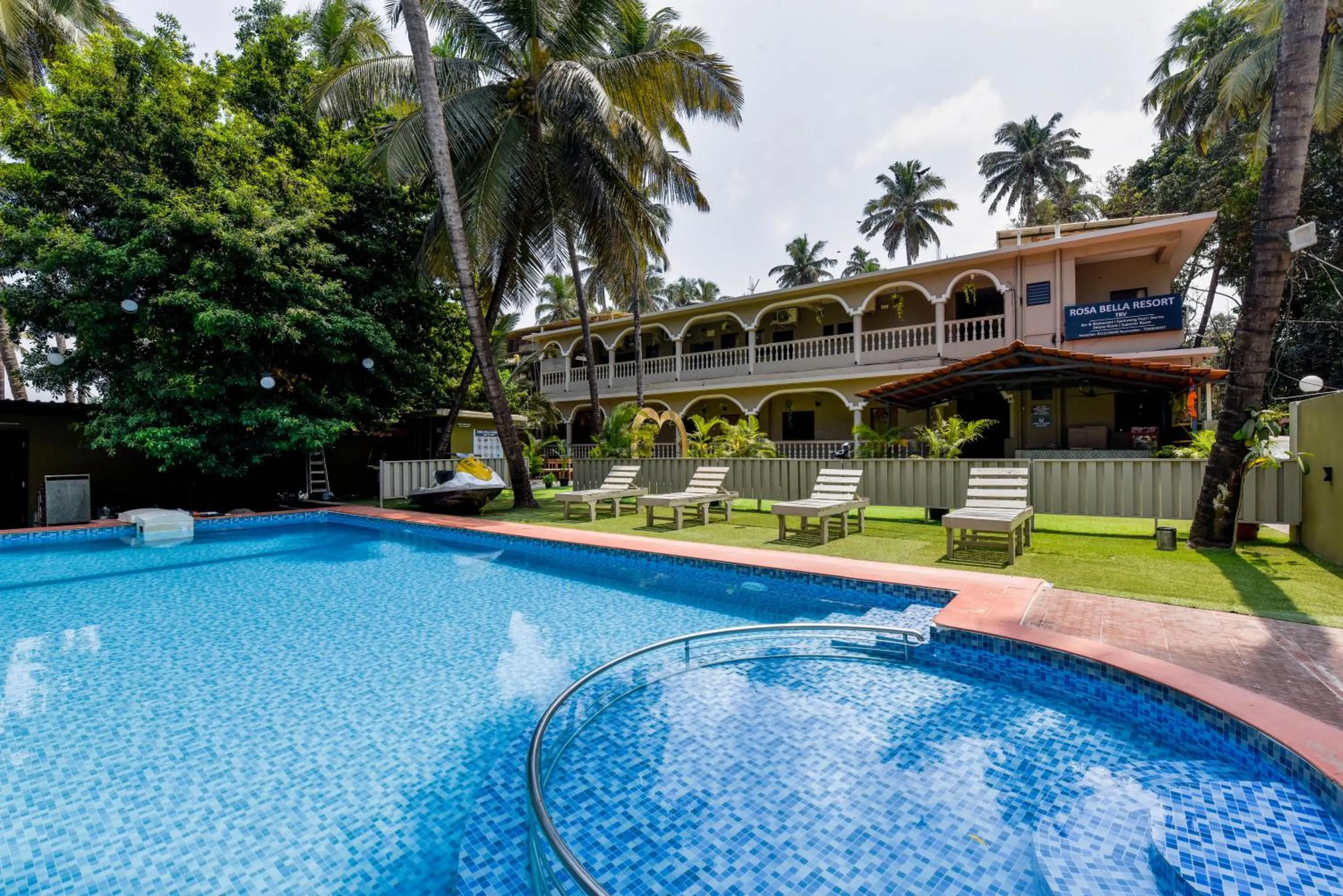 Swimming pool in Rosa Bella Resort-TBV