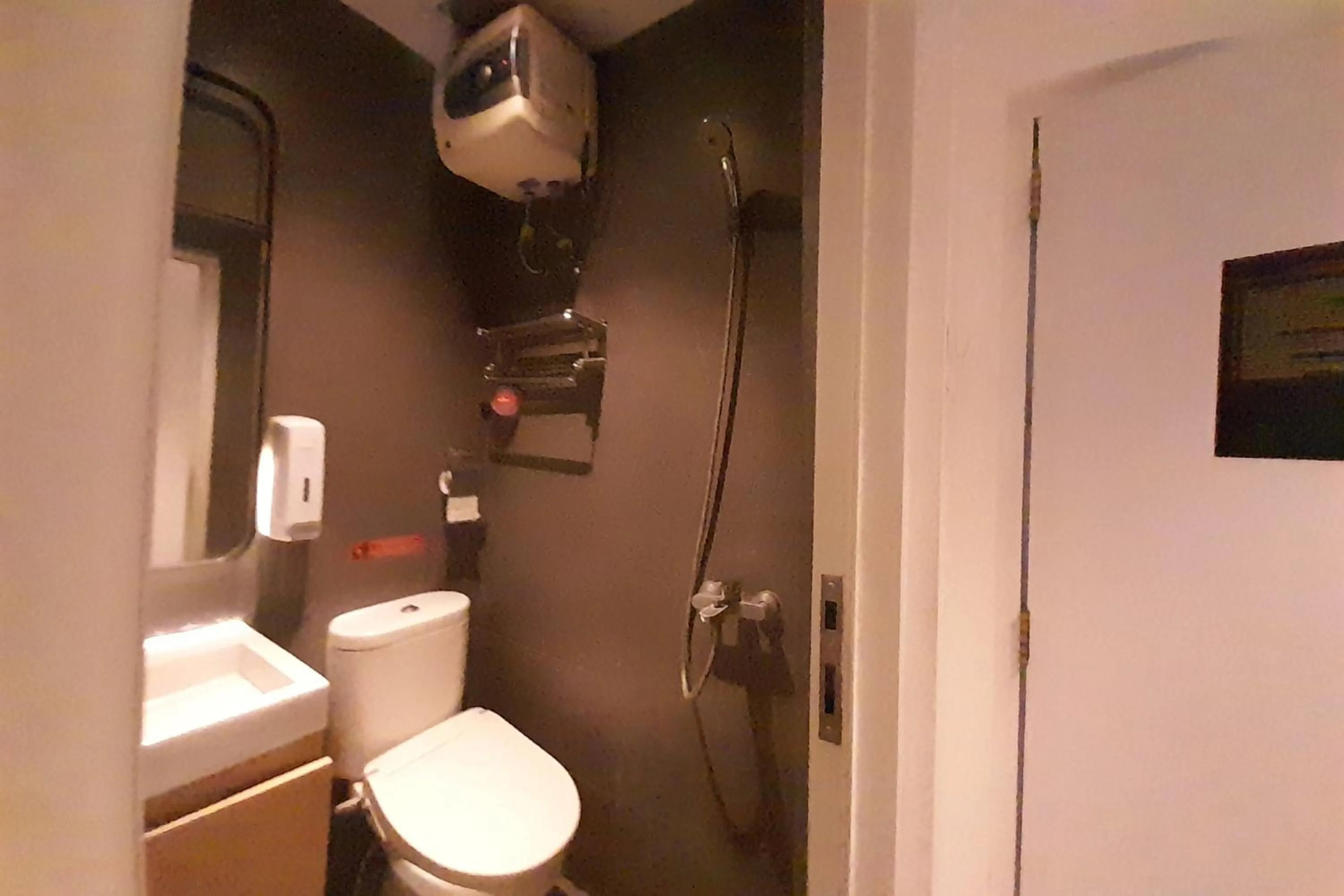 Bathroom in The Green Winotosastro Hotel Yogyakarta