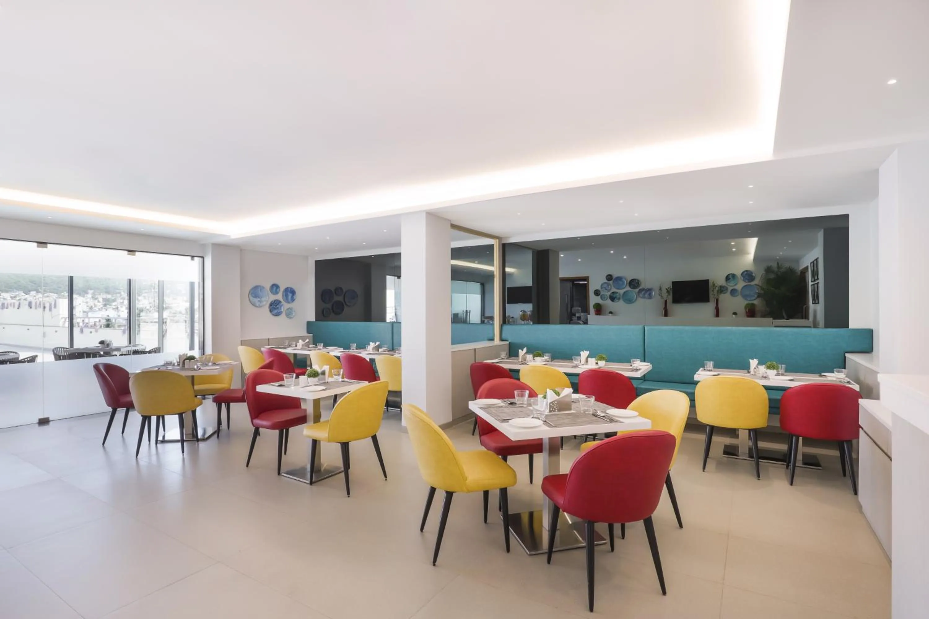 Restaurant/places to eat in Keys Lite By Lemon Tree Hotels Sreekanya