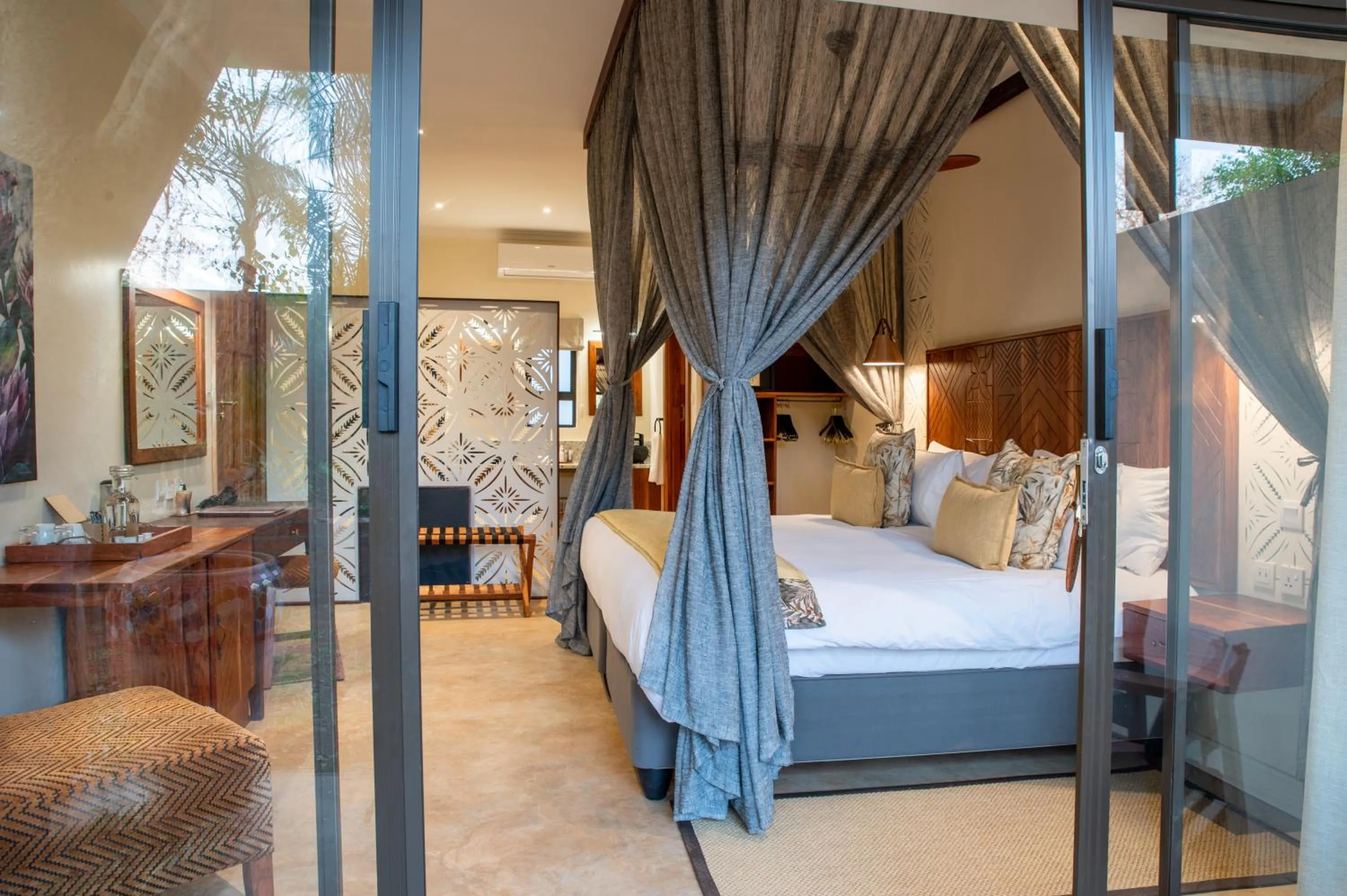 Photo of the whole room, Bed in Shongwe Oasis