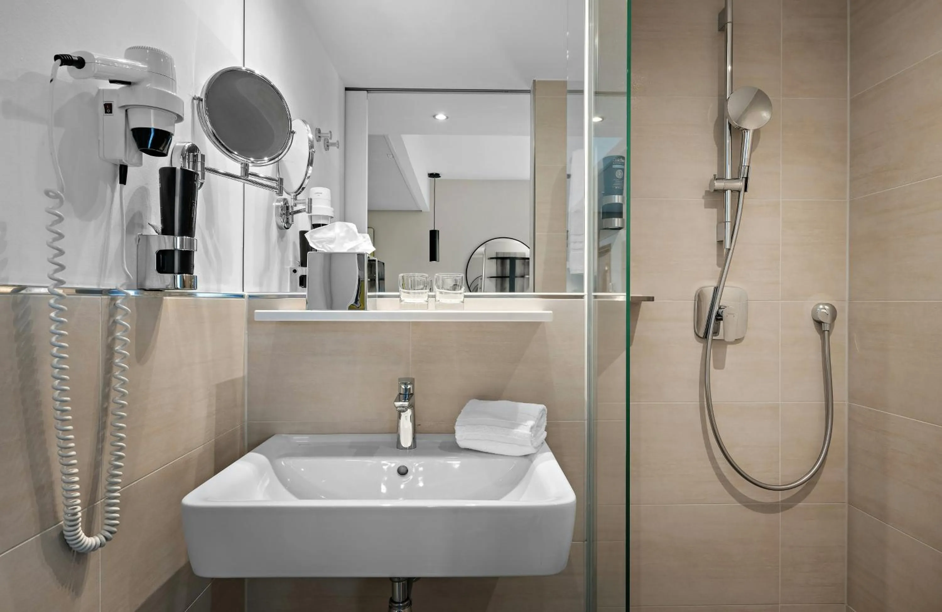 Bathroom in Leonardo Hotel Vienna City West