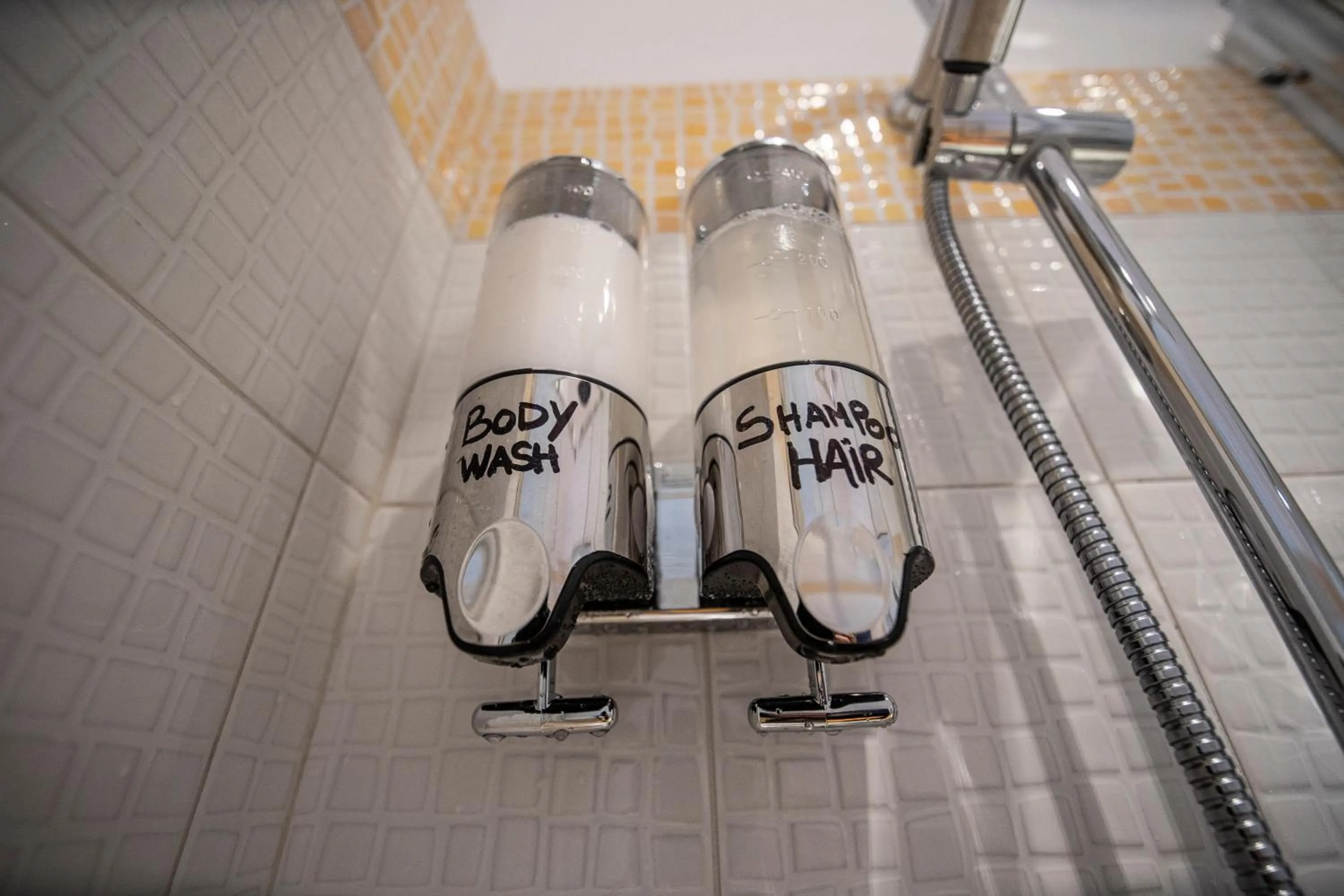 Shower in Refuge on Piazza re di Roma -Holiday Home