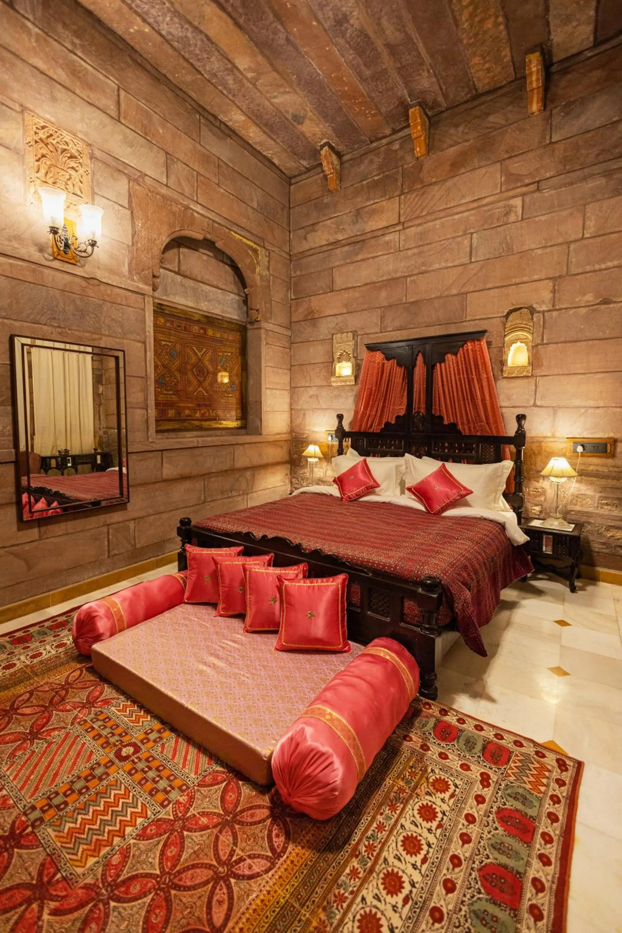Bedroom, Bed in Amritara Manak Haveli, Jodhpur