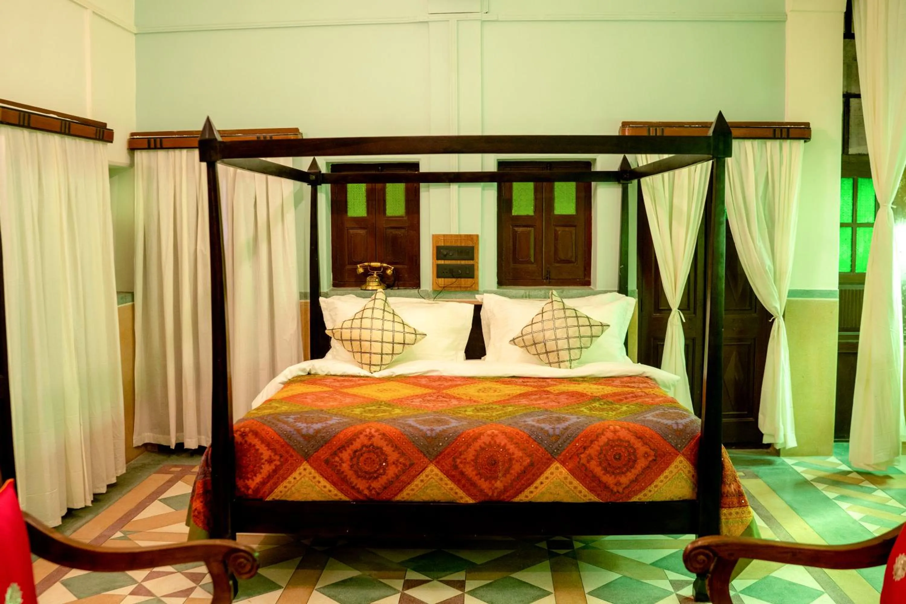 Photo of the whole room, Bed in Amritara Manak Haveli, Jodhpur
