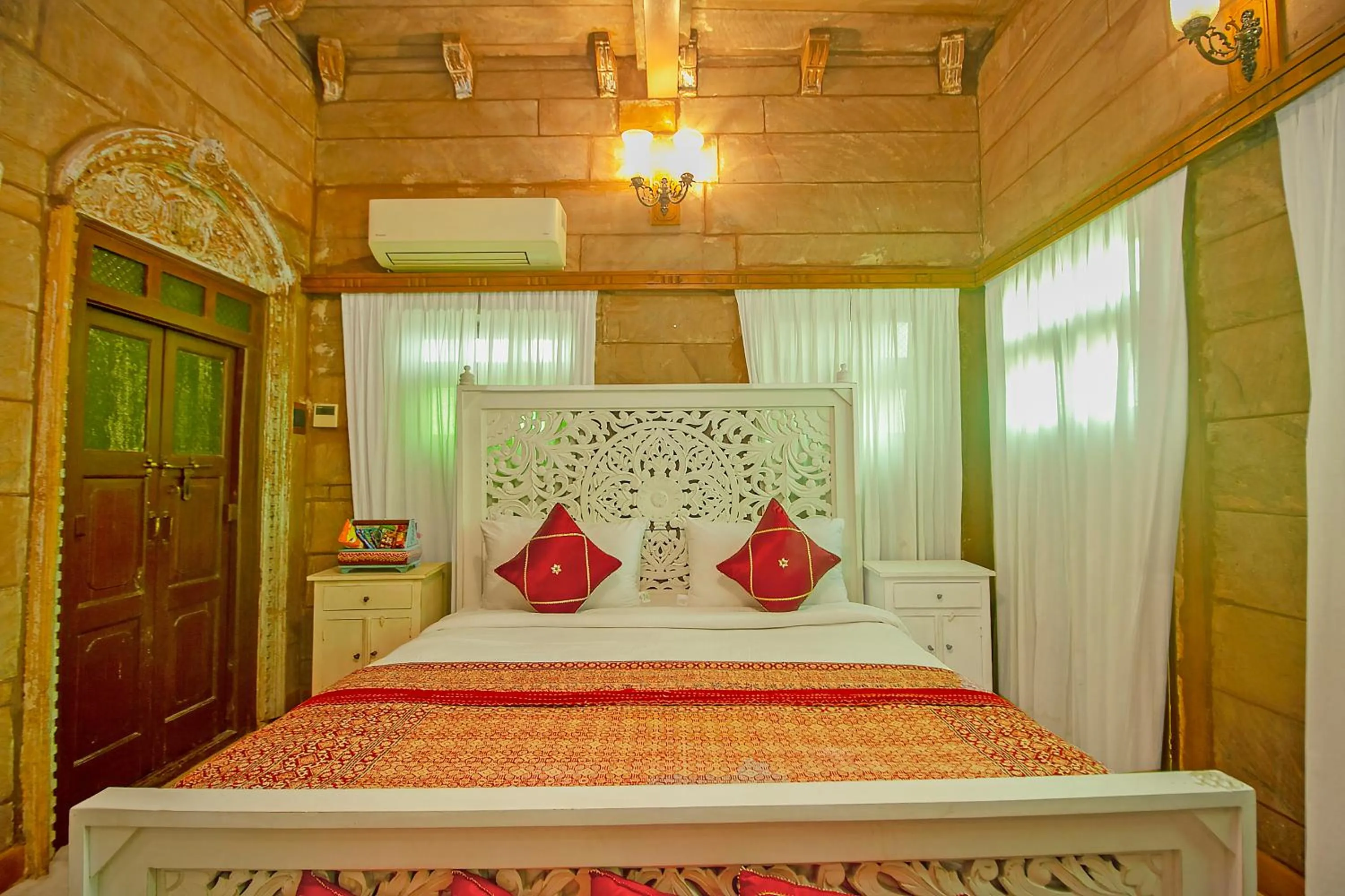 Patio, Bed in Amritara Manak Haveli, Jodhpur