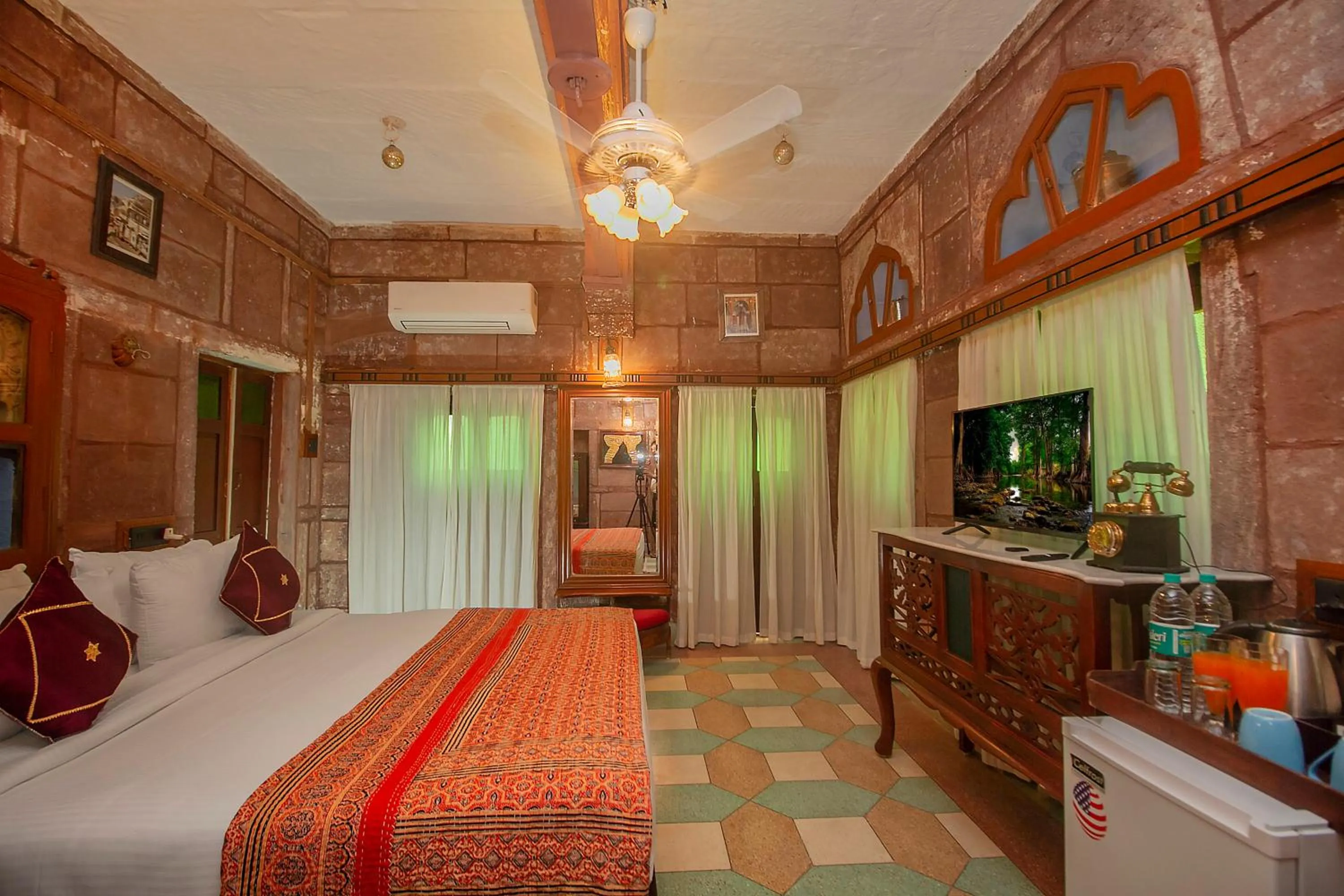 Bedroom, Bed in Amritara Manak Haveli, Jodhpur