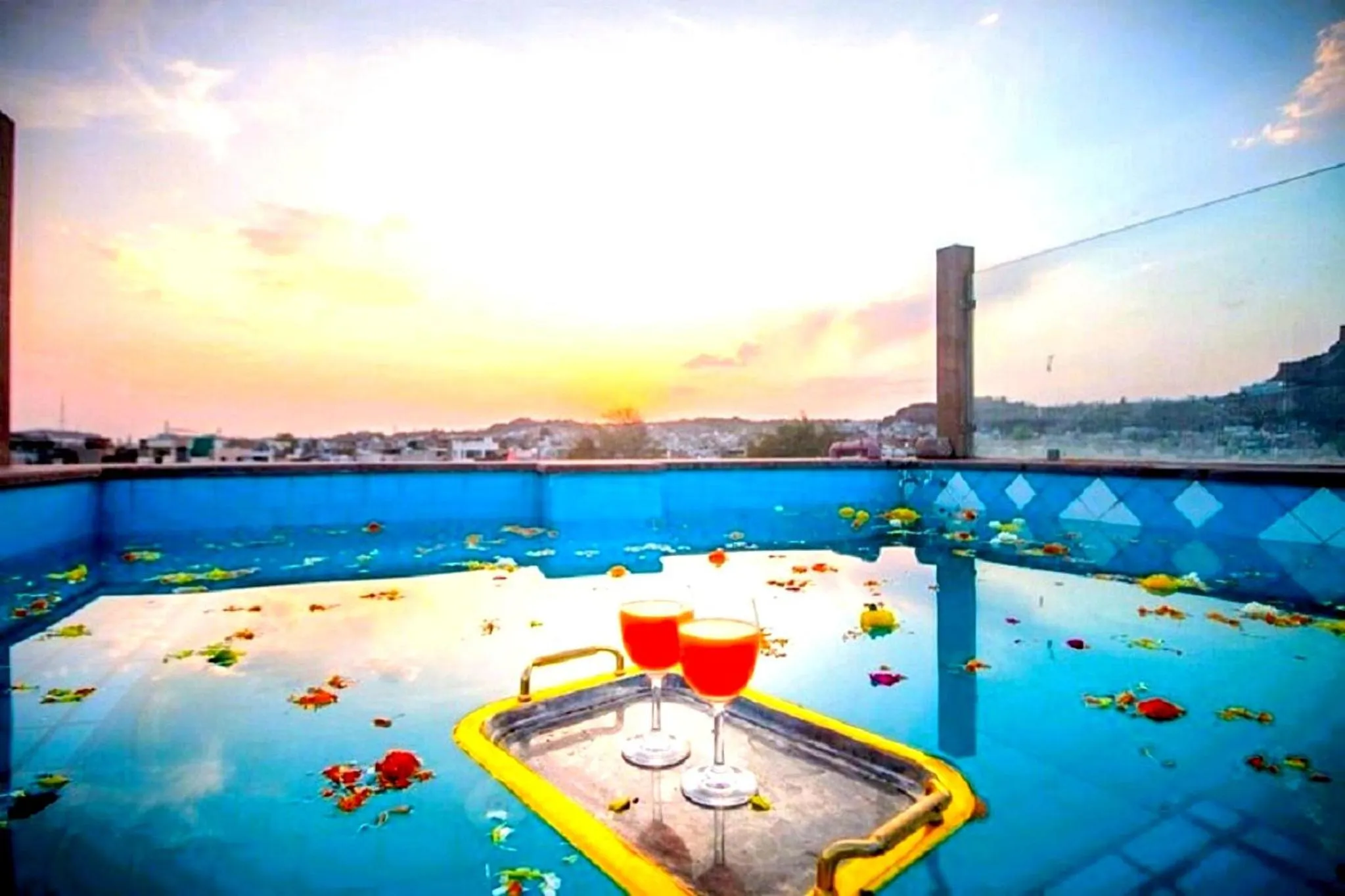 Swimming pool in Amritara Manak Haveli, Jodhpur