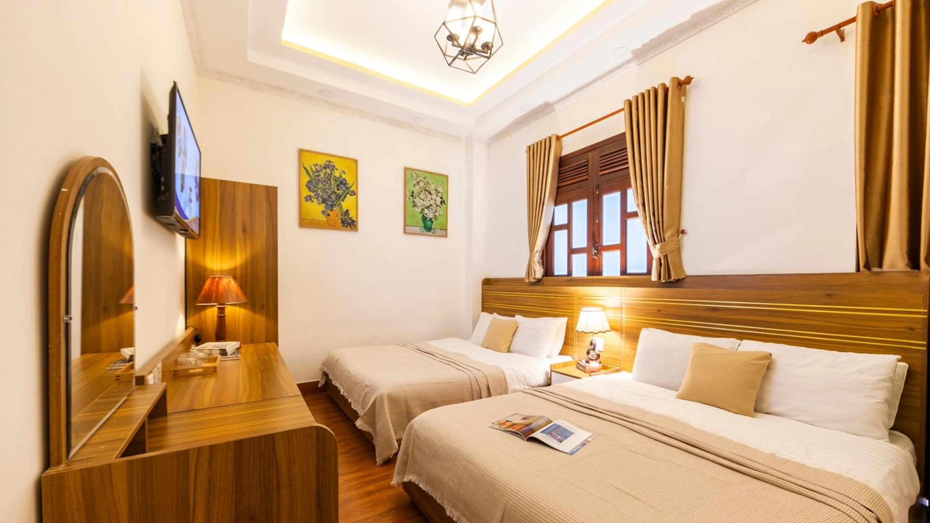 Seating area, Bed in Le Gia Hotel