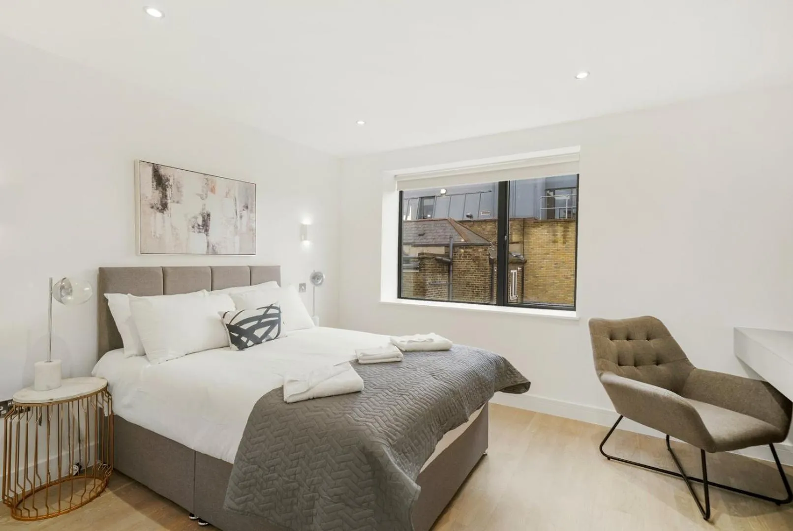 Bed in Executive 1 & 2 Bed Apartments in heart of London FREE WIFI by City Stay Aparts London