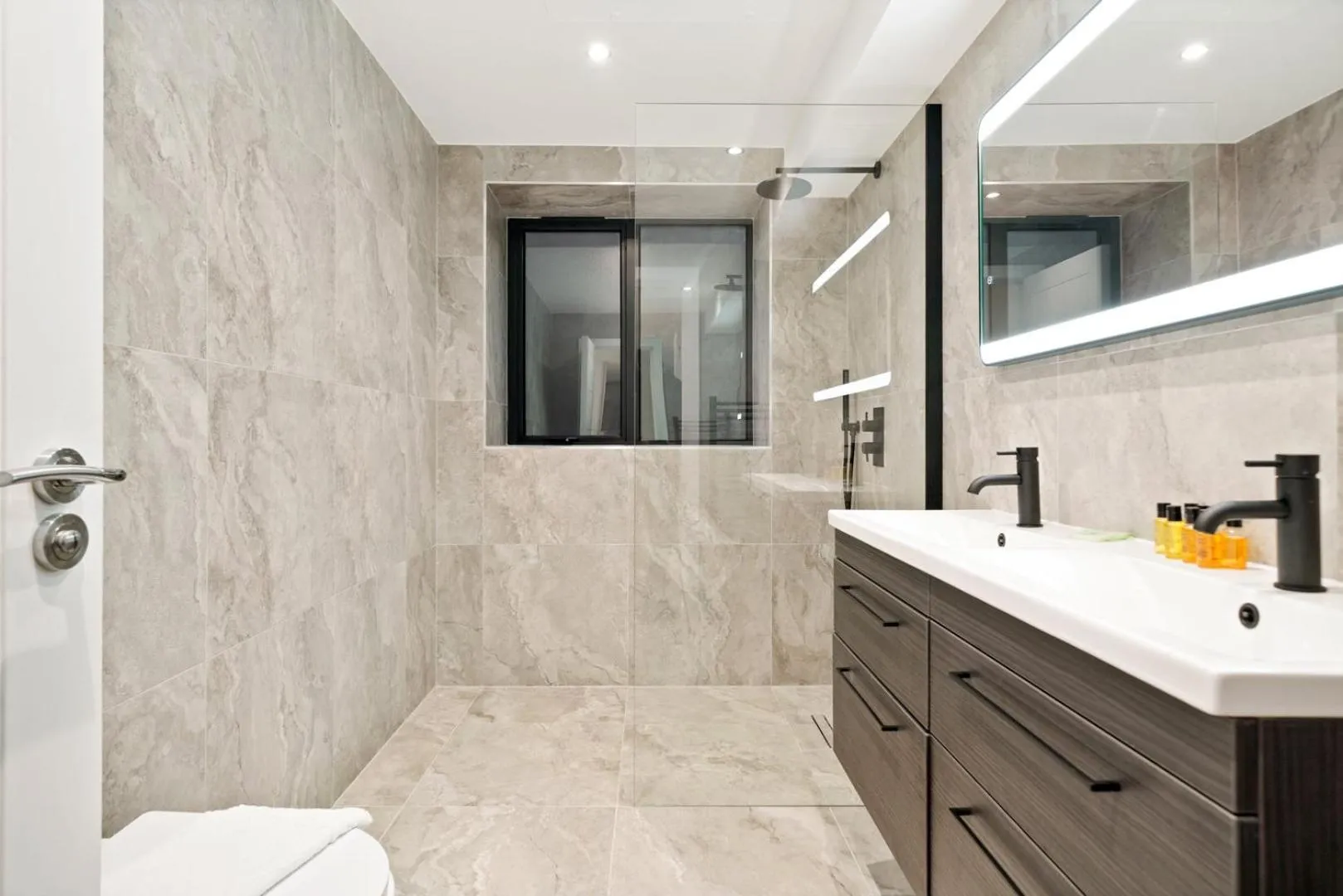 Executive 1 & 2 Bed Apartments in heart of London FREE WIFI by City Stay Aparts London