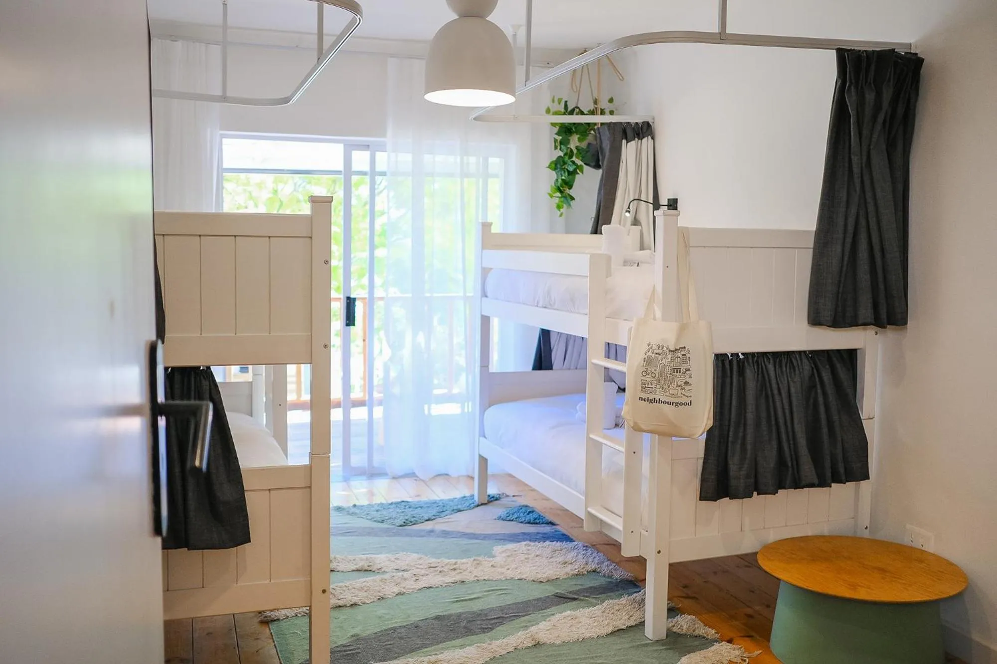 Bed in Neighbourgood Hill