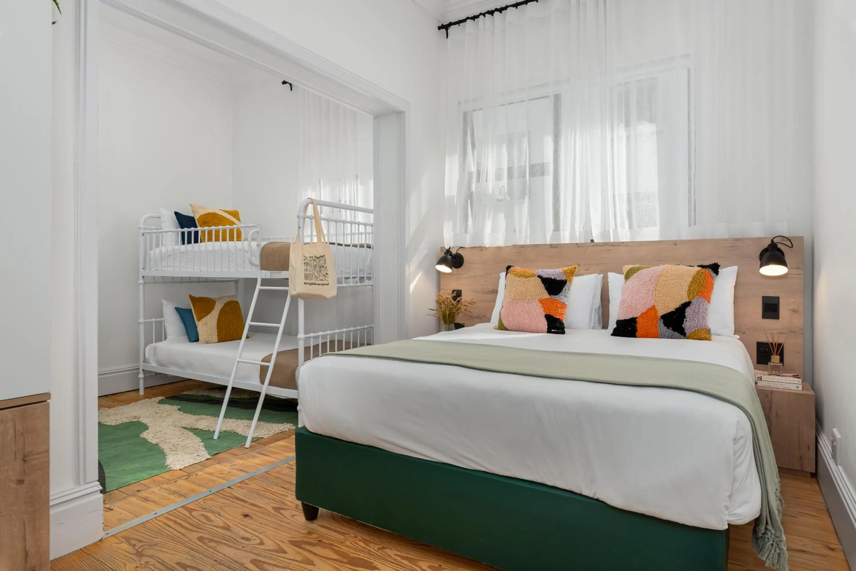 Bed in Neighbourgood Hill