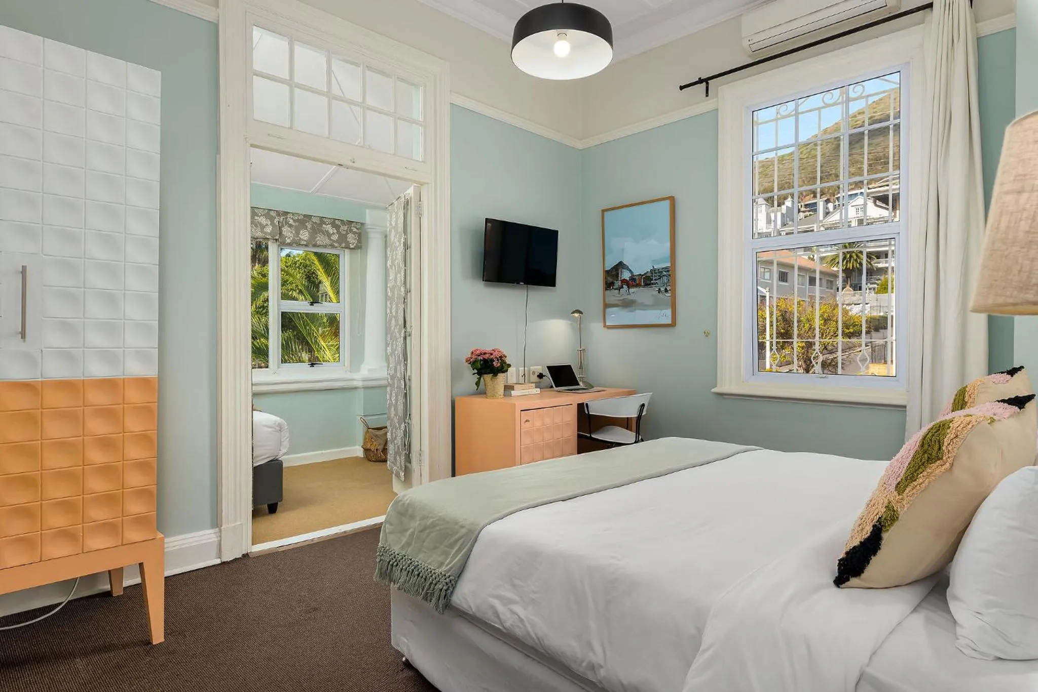 Bed in Neighbourgood Hill