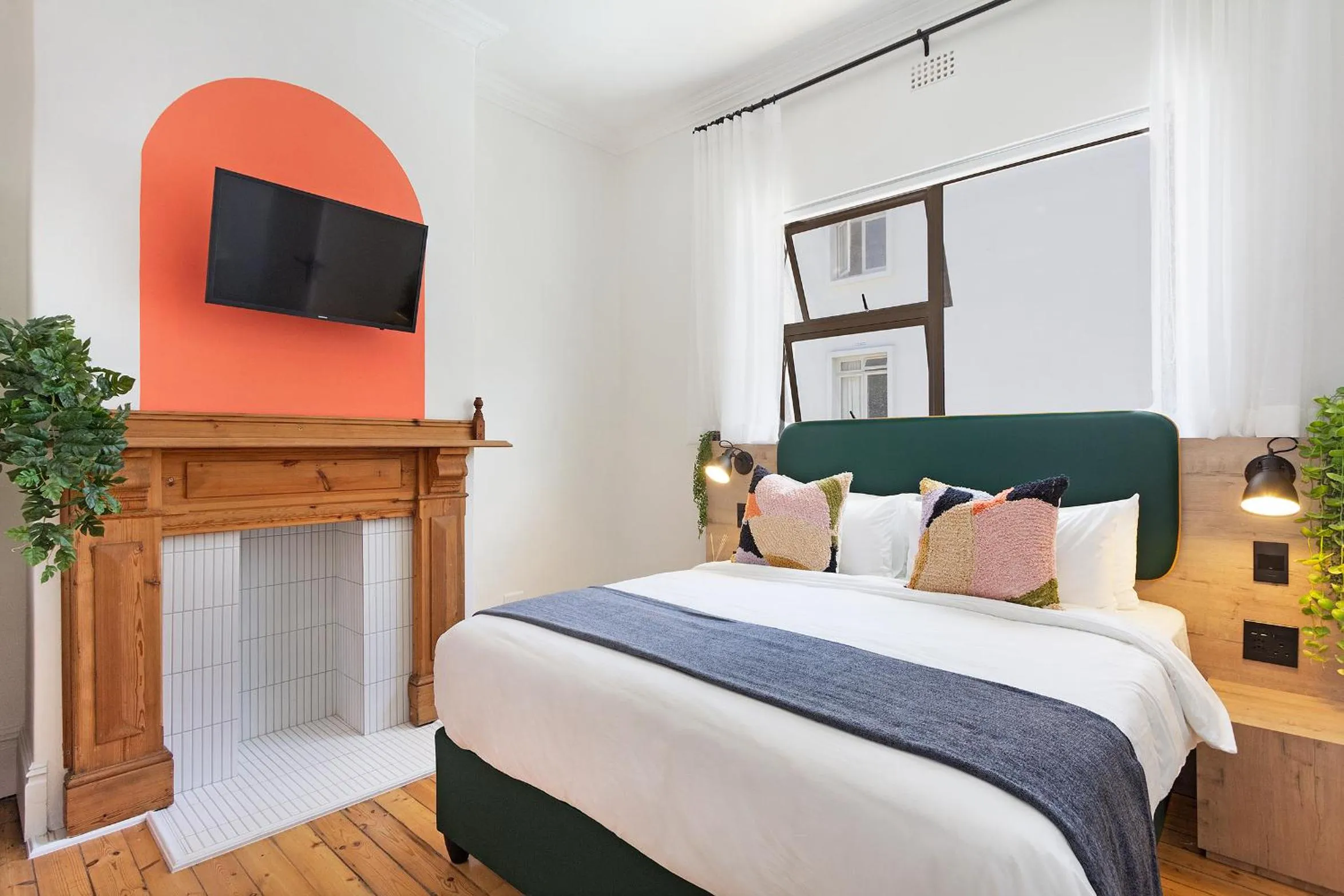 Bed in Neighbourgood Hill